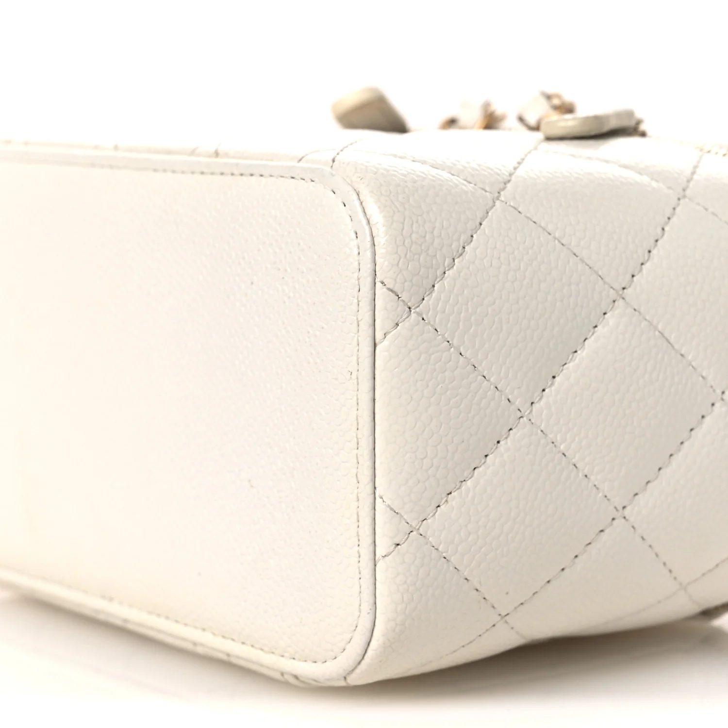Shiny Caviar Quilted Pick Me Up Vanity Case White - Image 9