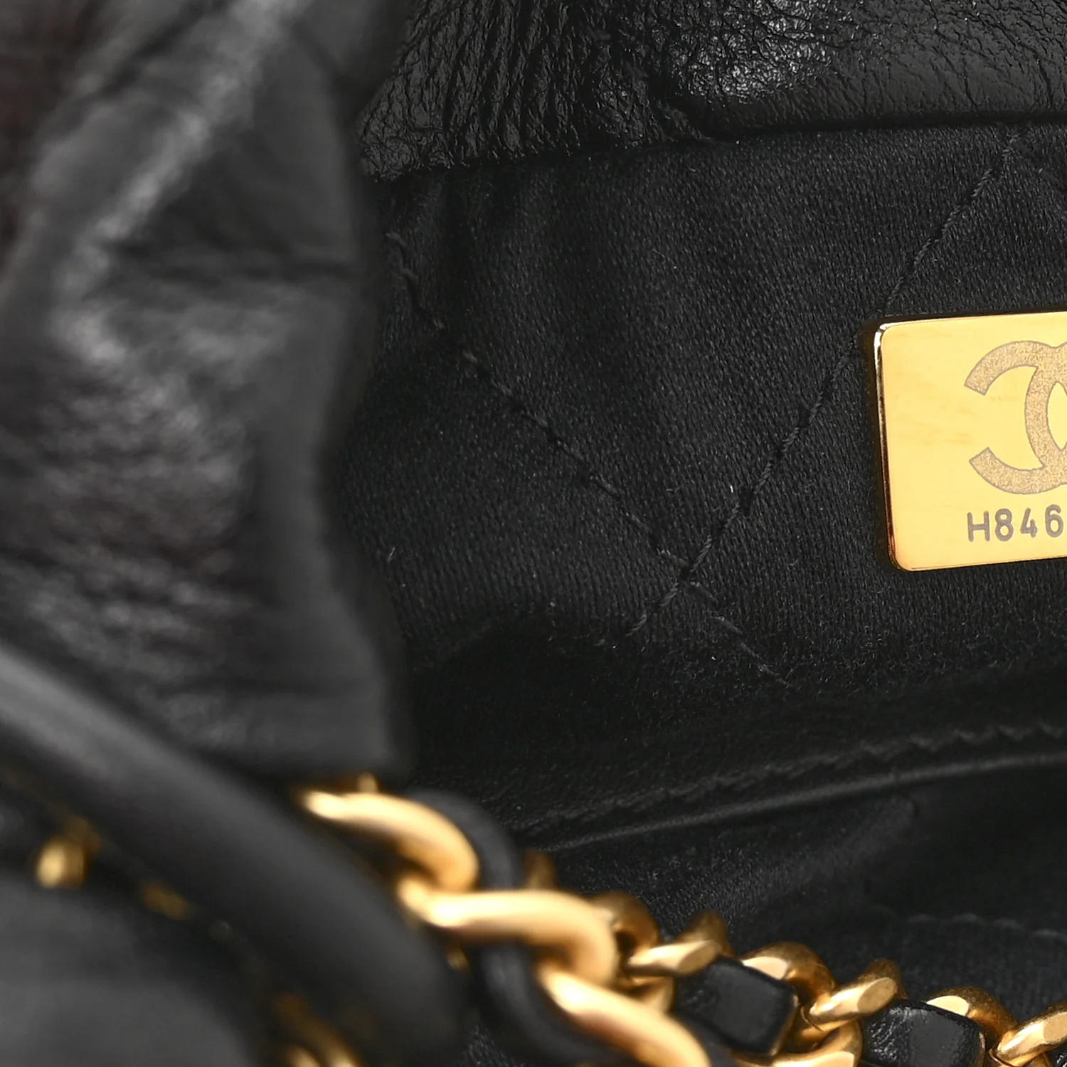 Shiny Crumpled Calfskin Quilted Pearl Mini Chanel 22 Black - Image 7
