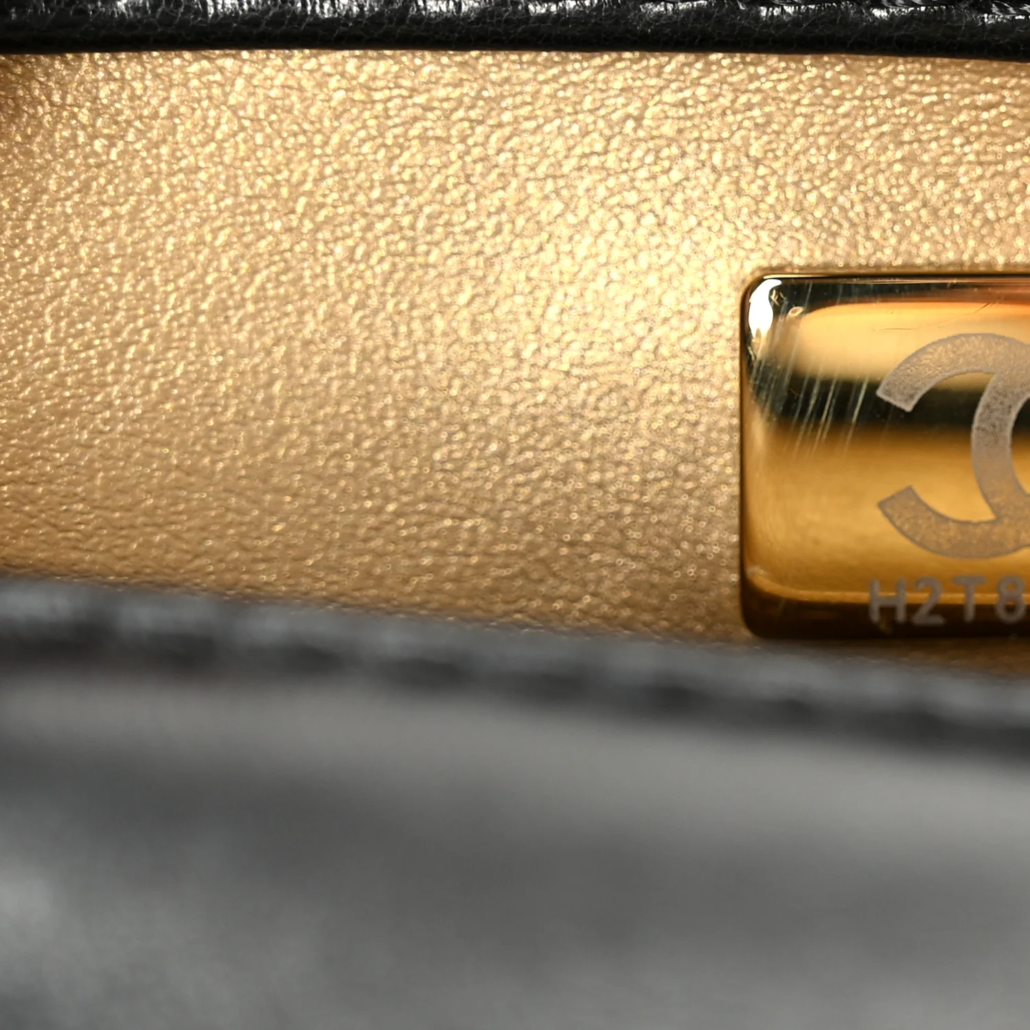 Shiny Lambskin Quilted Mini Pearl Logo Flap Black - Image 7