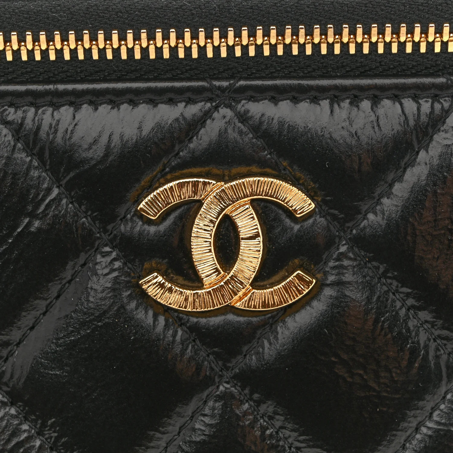 Shiny Lambskin Quilted Small Vanity Case With Chain Black - Image 11