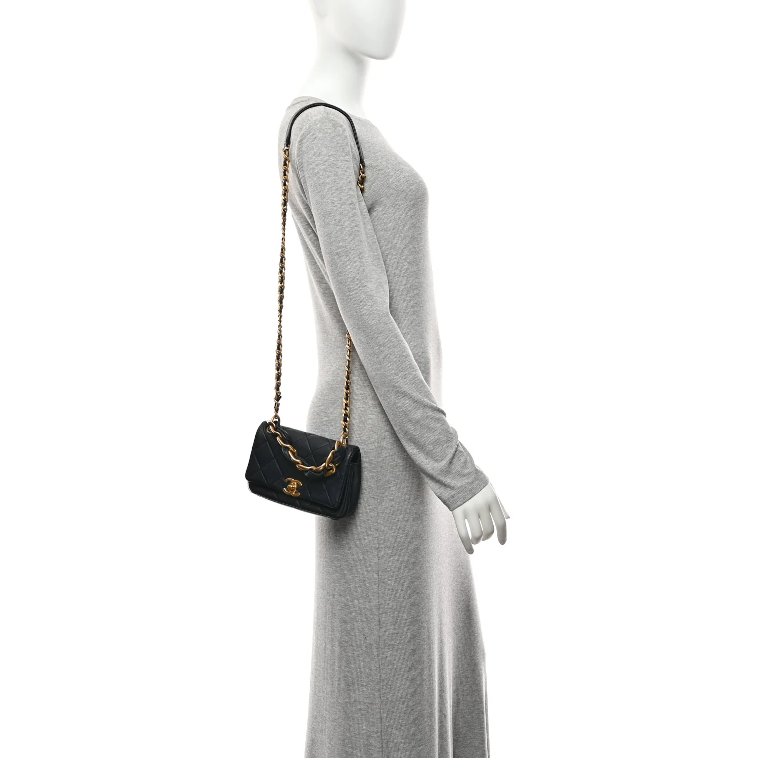 Shiny Lambskin Small Chain Is More Flap Navy Blue - Image 2