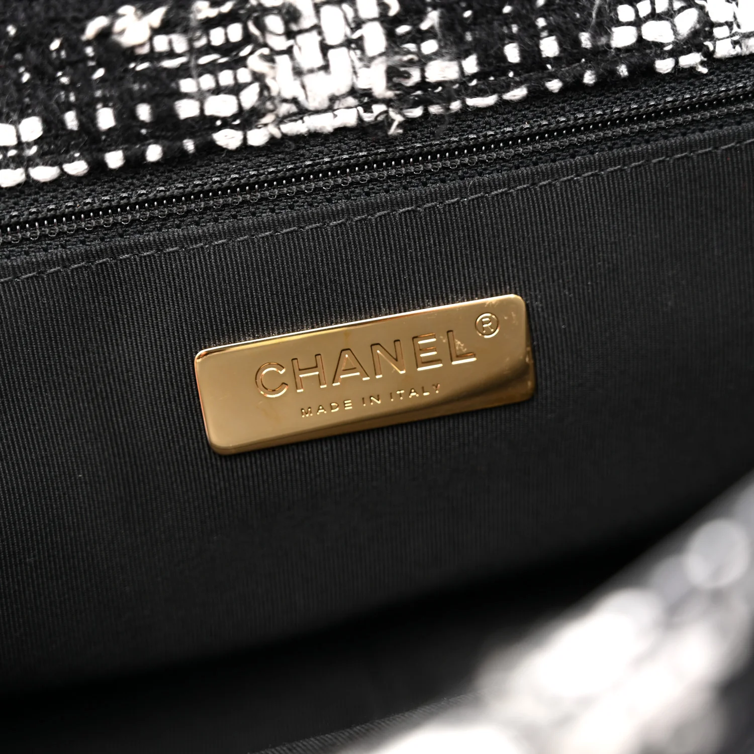 Tweed Quilted Maxi Chanel 19 Flap Black White - Image 6