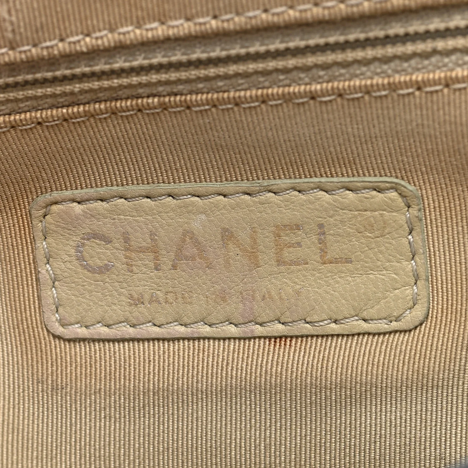 Washed Lambskin Quilted Medium Chain Around Messenger Black - Image 6