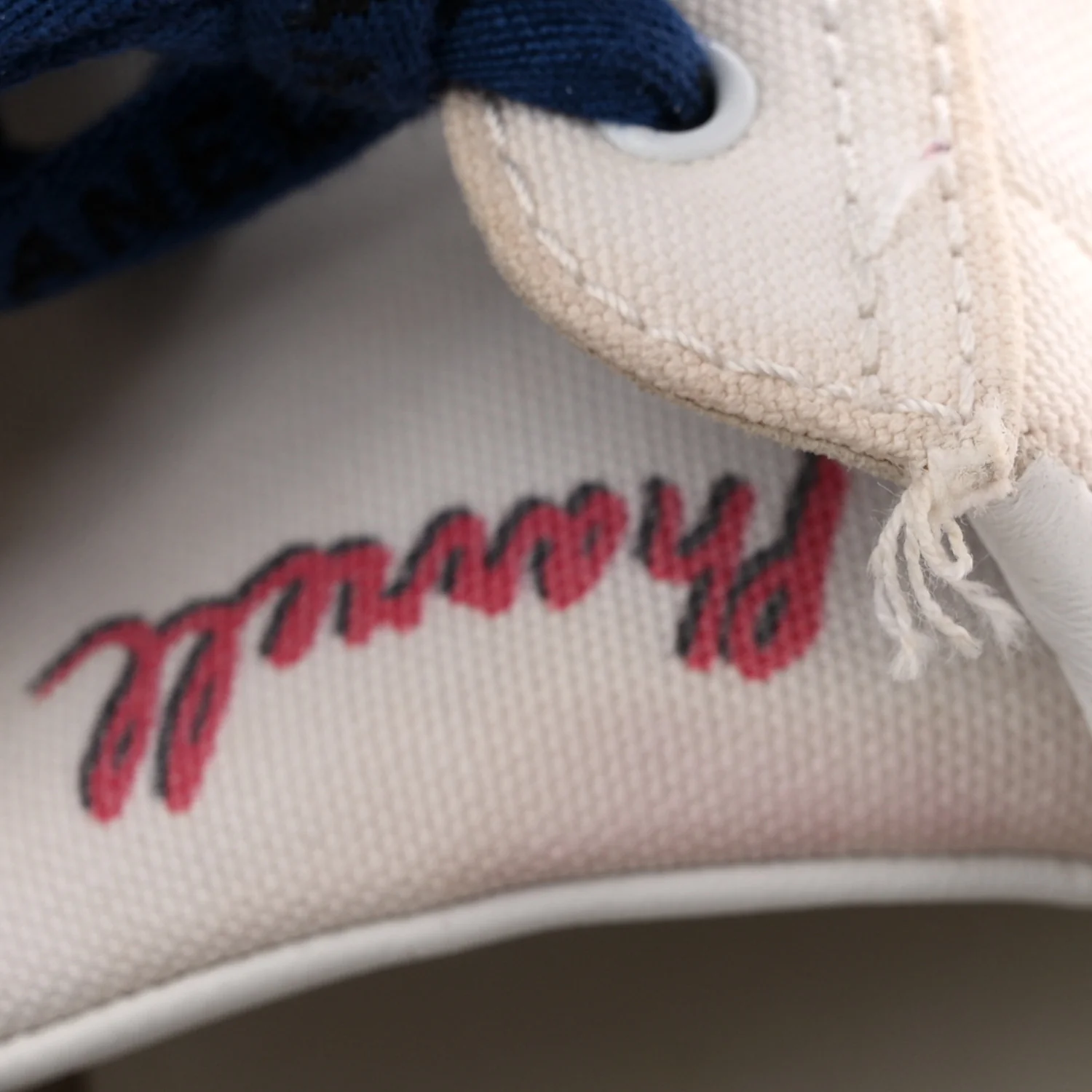 x Pharrell Williams Canvas Mens Sneakers 43 White - Image 10