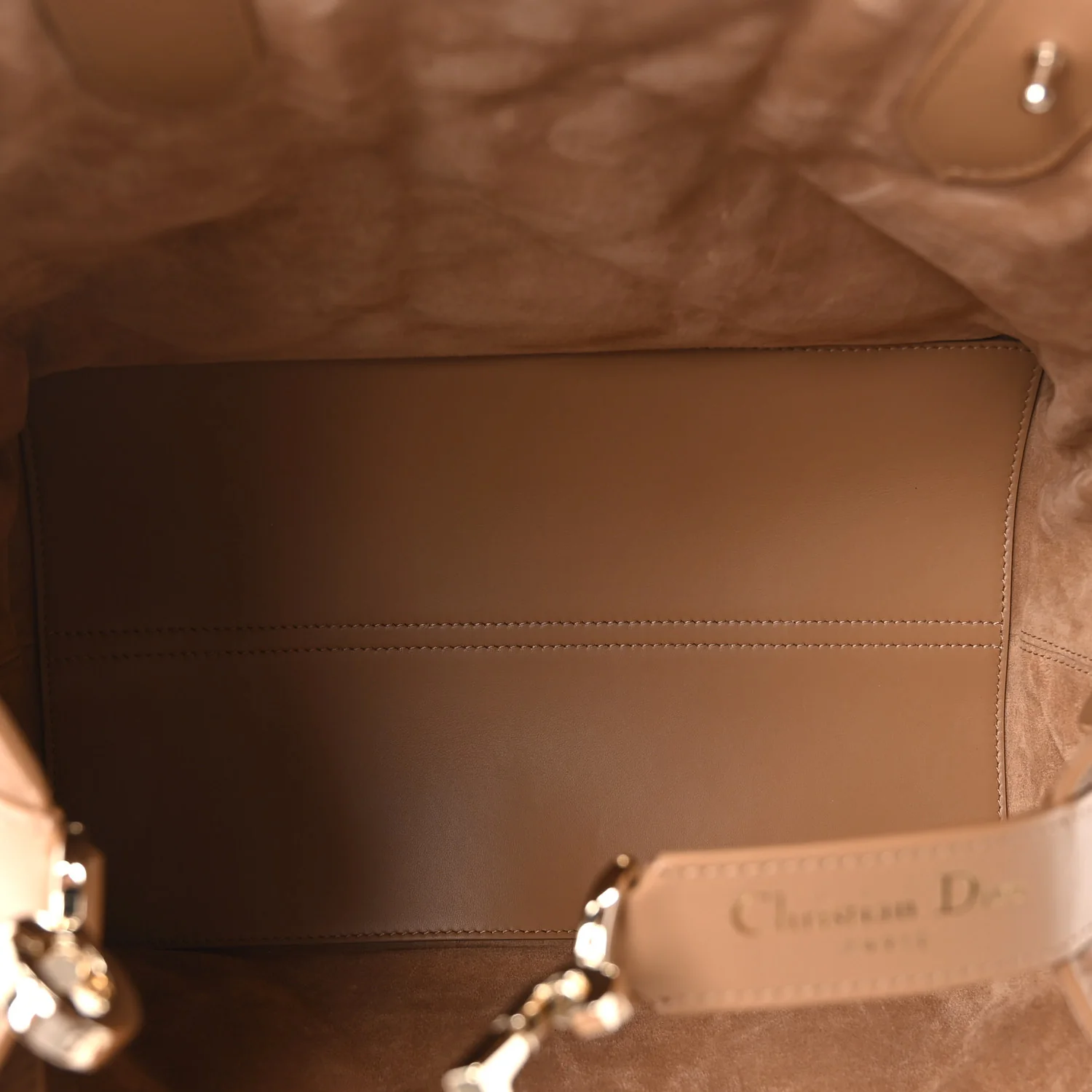 Calfskin Macrocannage Medium Toujour Powder Tan - Image 6