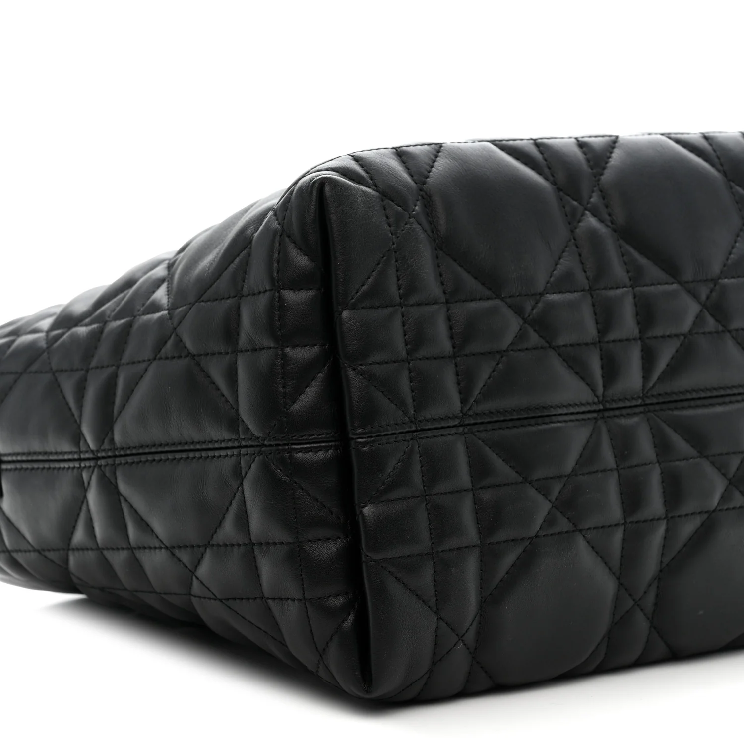 Calfskin Macrocannage Medium Toujours Black - Image 10