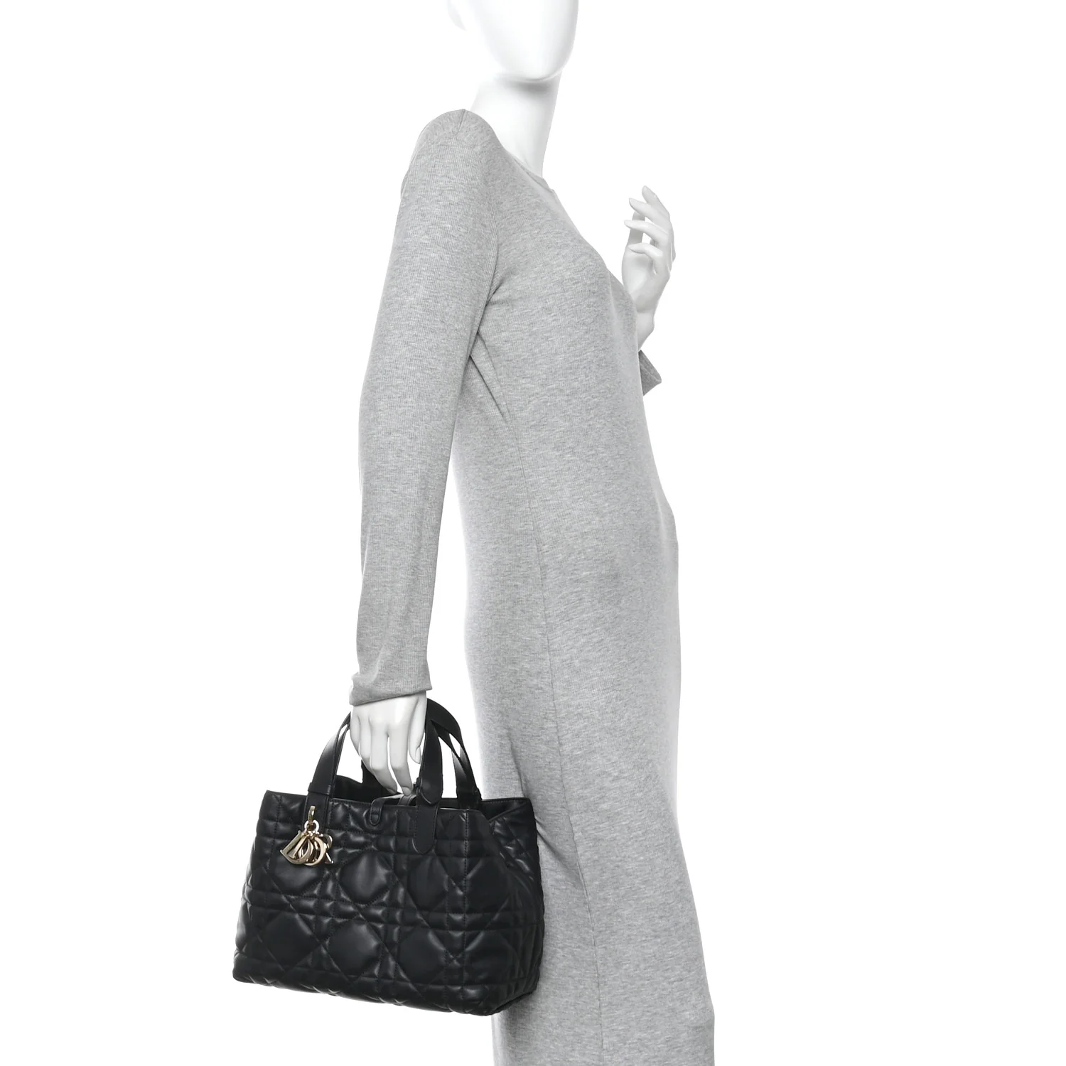 Calfskin Macrocannage Medium Toujours Black - Image 2
