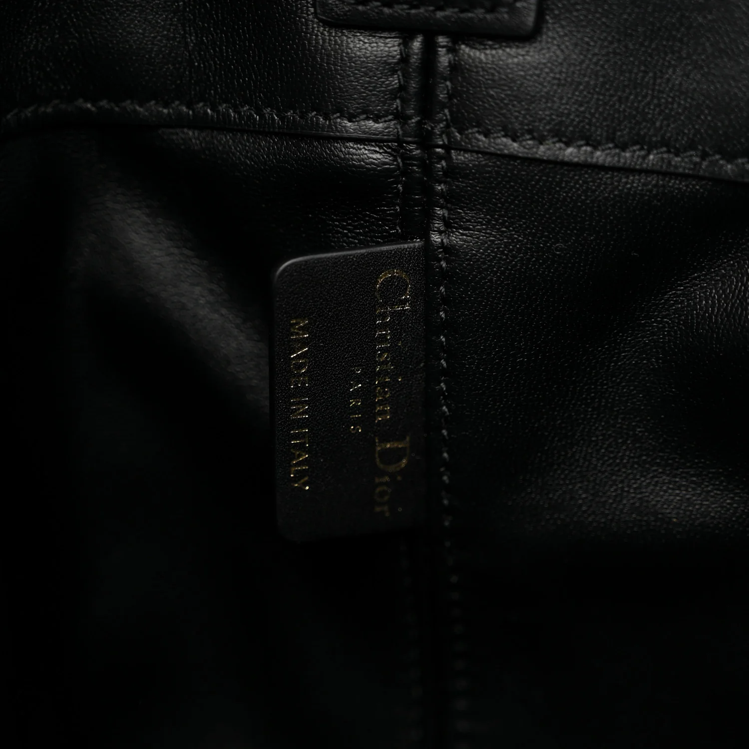 Calfskin Macrocannage Medium Toujours Black - Image 7