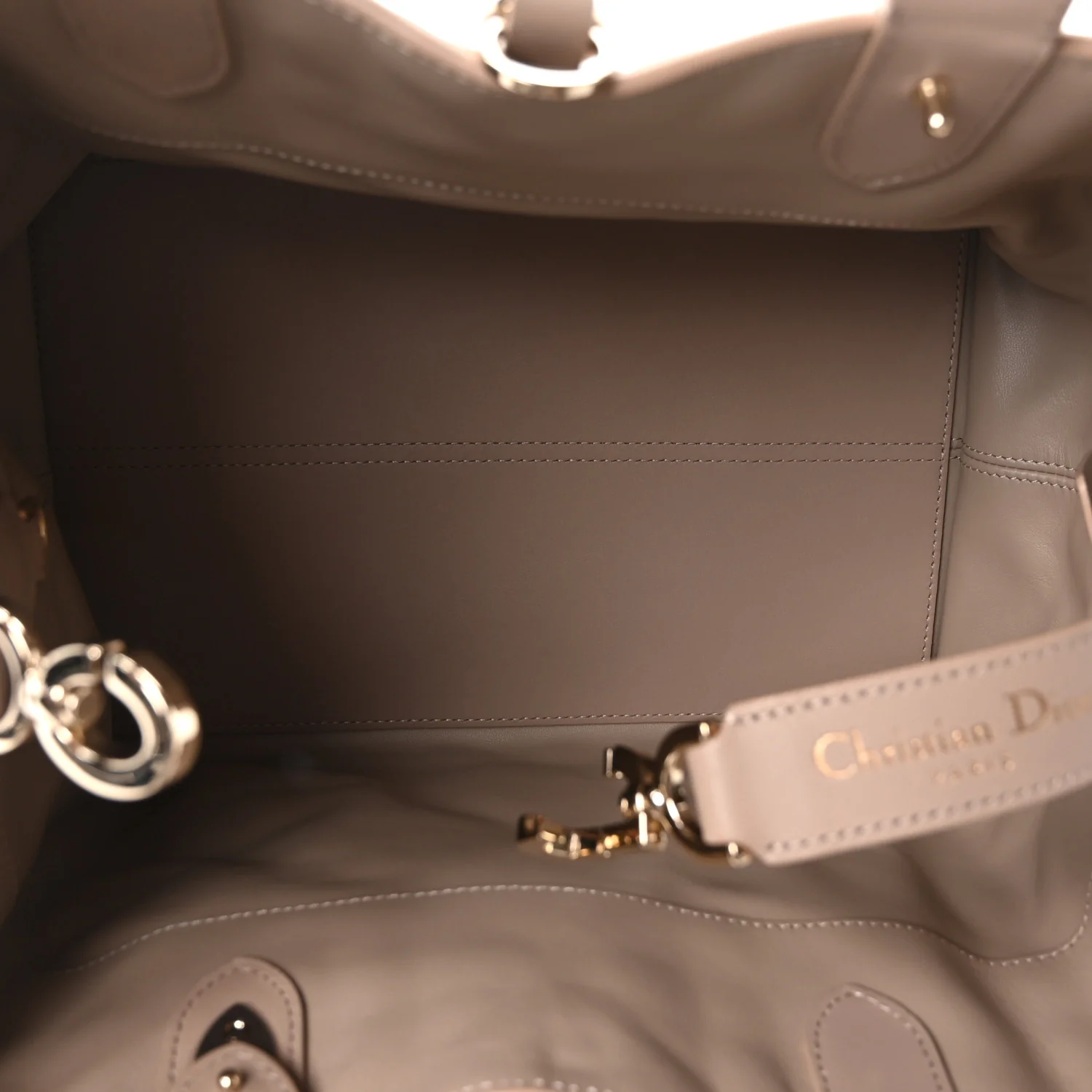 Calfskin Macrocannage Medium Toujours Powder Beige - Image 5