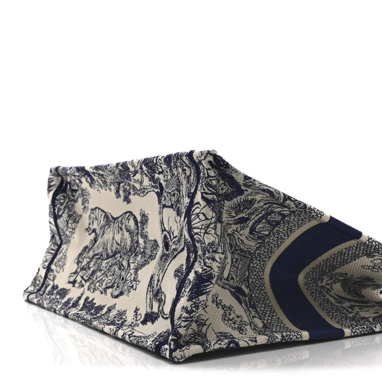 Canvas Embroidered Medium Dioriviera Toile De Jouy Book Tote Blue - Image 10