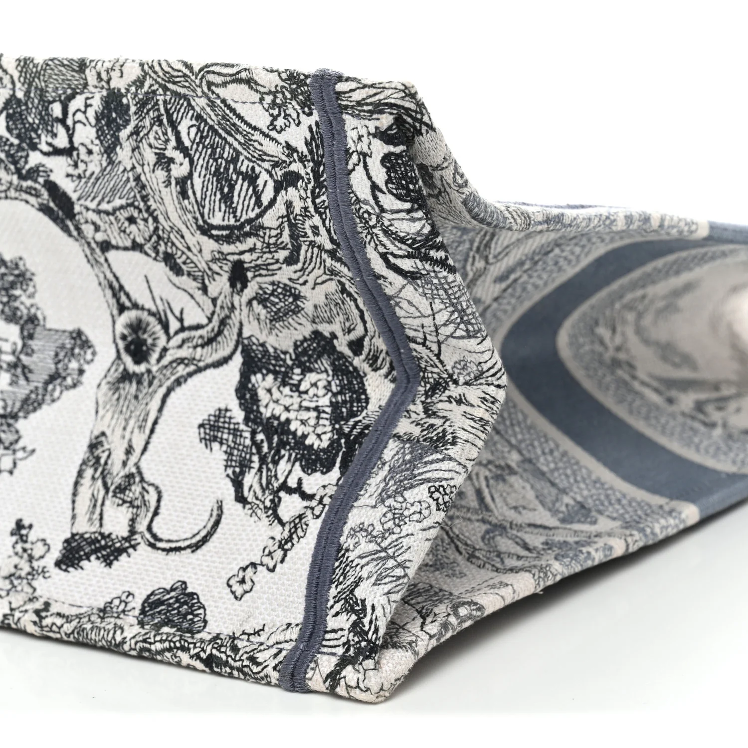 Gradient Canvas Embroidered Large Dioriviera Toile De Jouy Book Tote Blue - Image 10