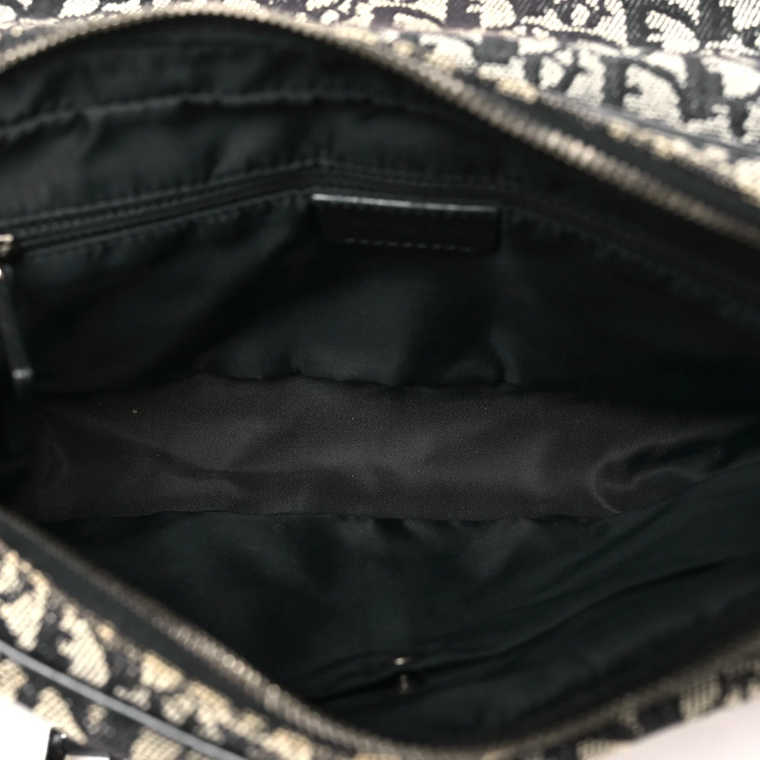 Monogram Messenger Black - Image 5