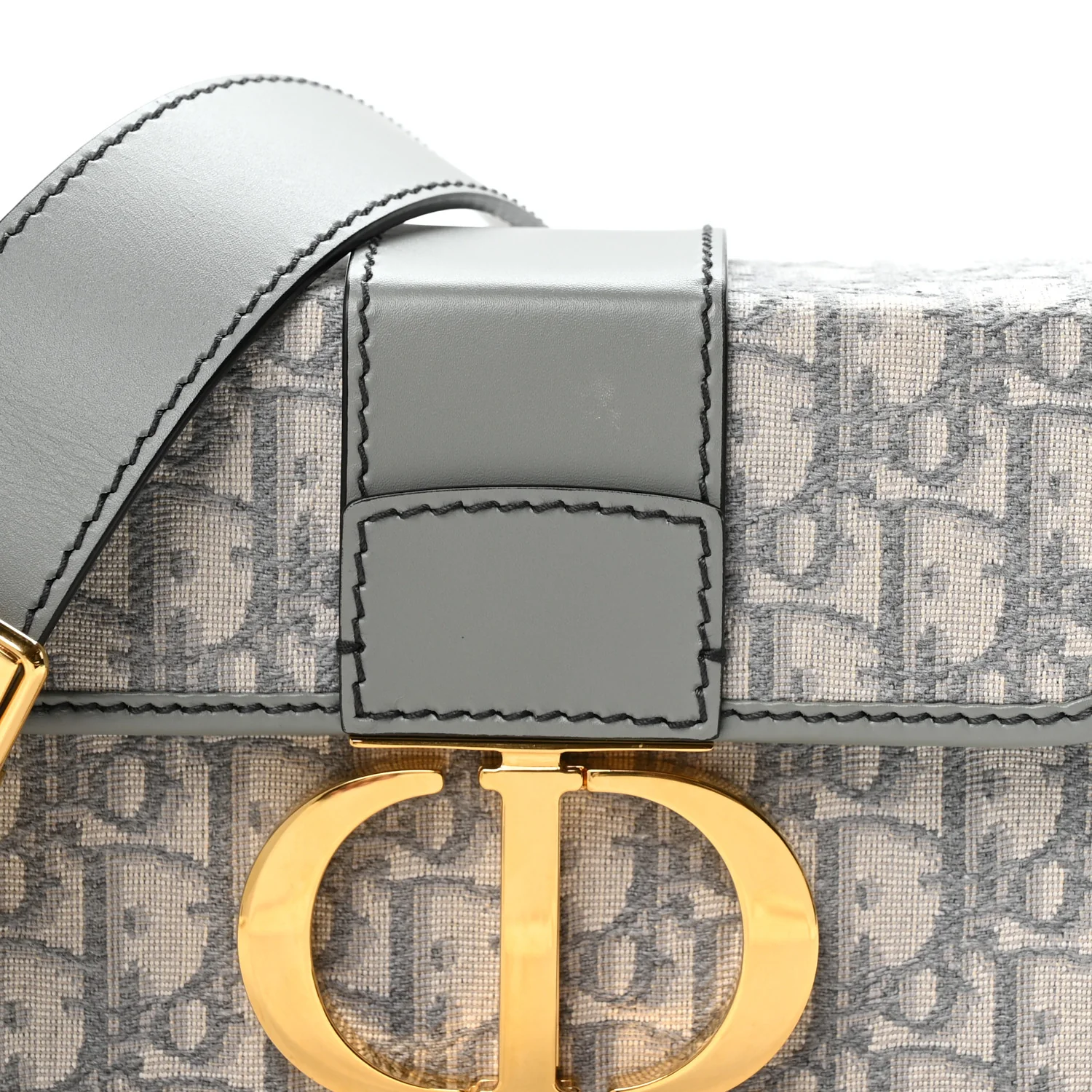 Oblique 30 Montaigne Box Bag Grey - Image 8