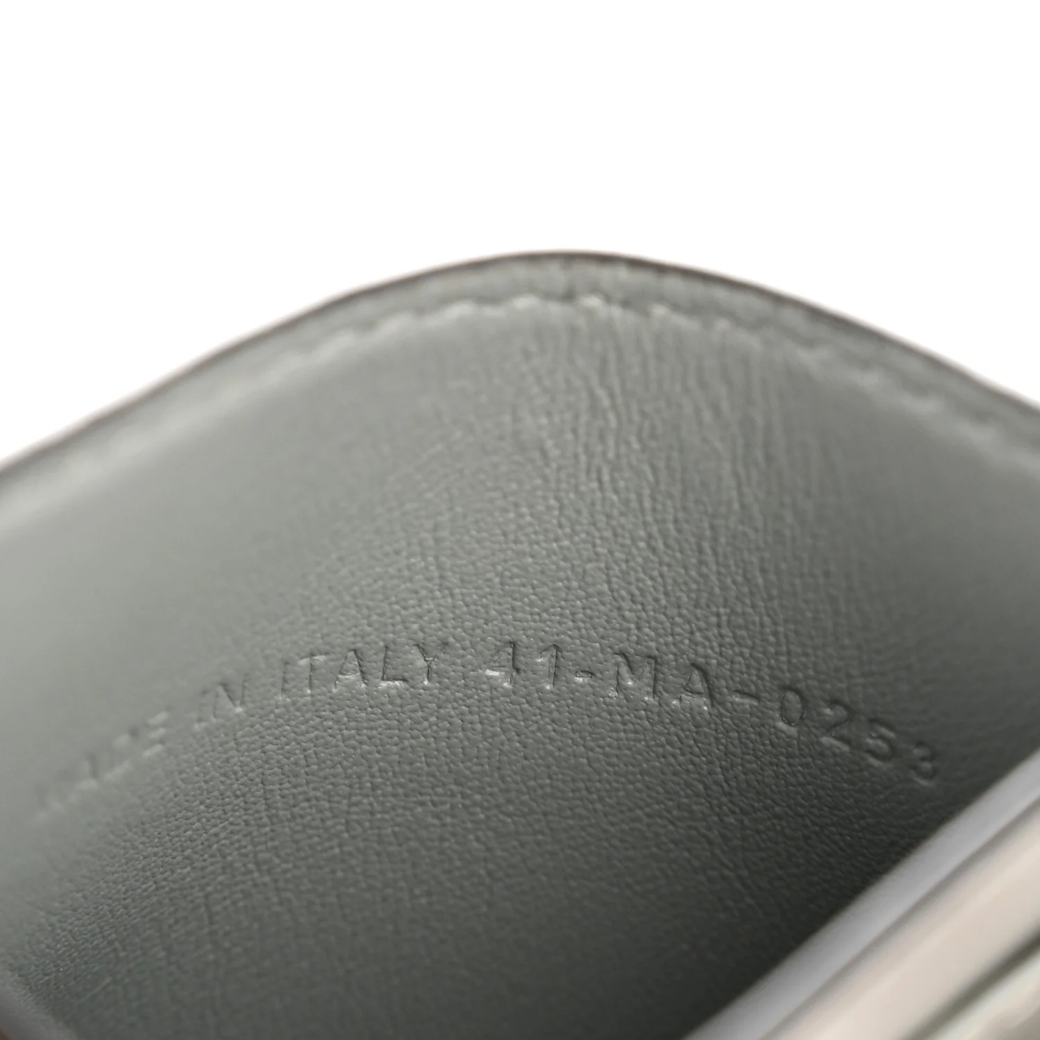 Oblique Calfskin 30 Montaigne Freesia Card Holder Grey - Image 7