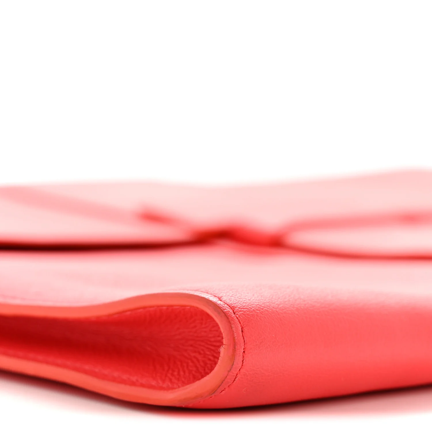 Taurillon Crispe Presse A5 Pouch Red - Image 8