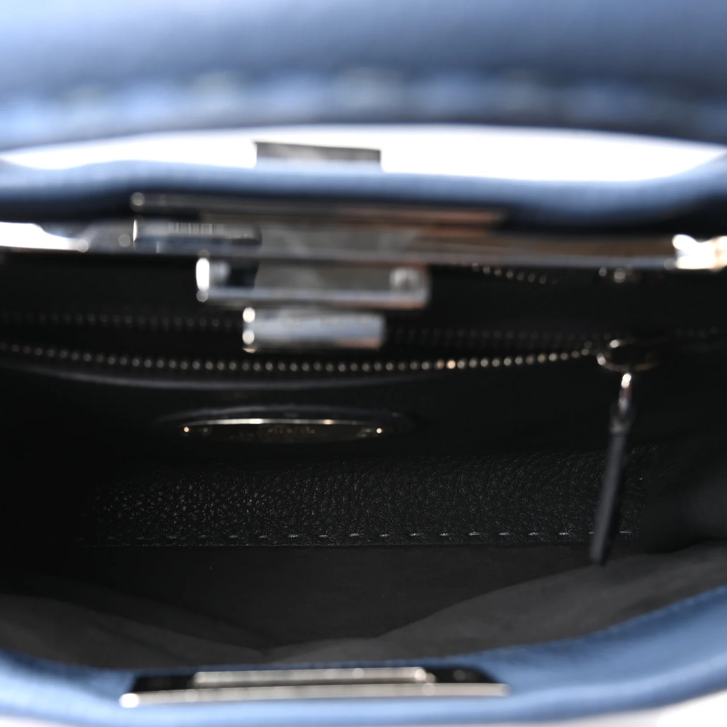 Cuoio Romano Selleria Bi-Color Medium Peekaboo Iconic Satchel Argento Blue Asfalto - Image 5