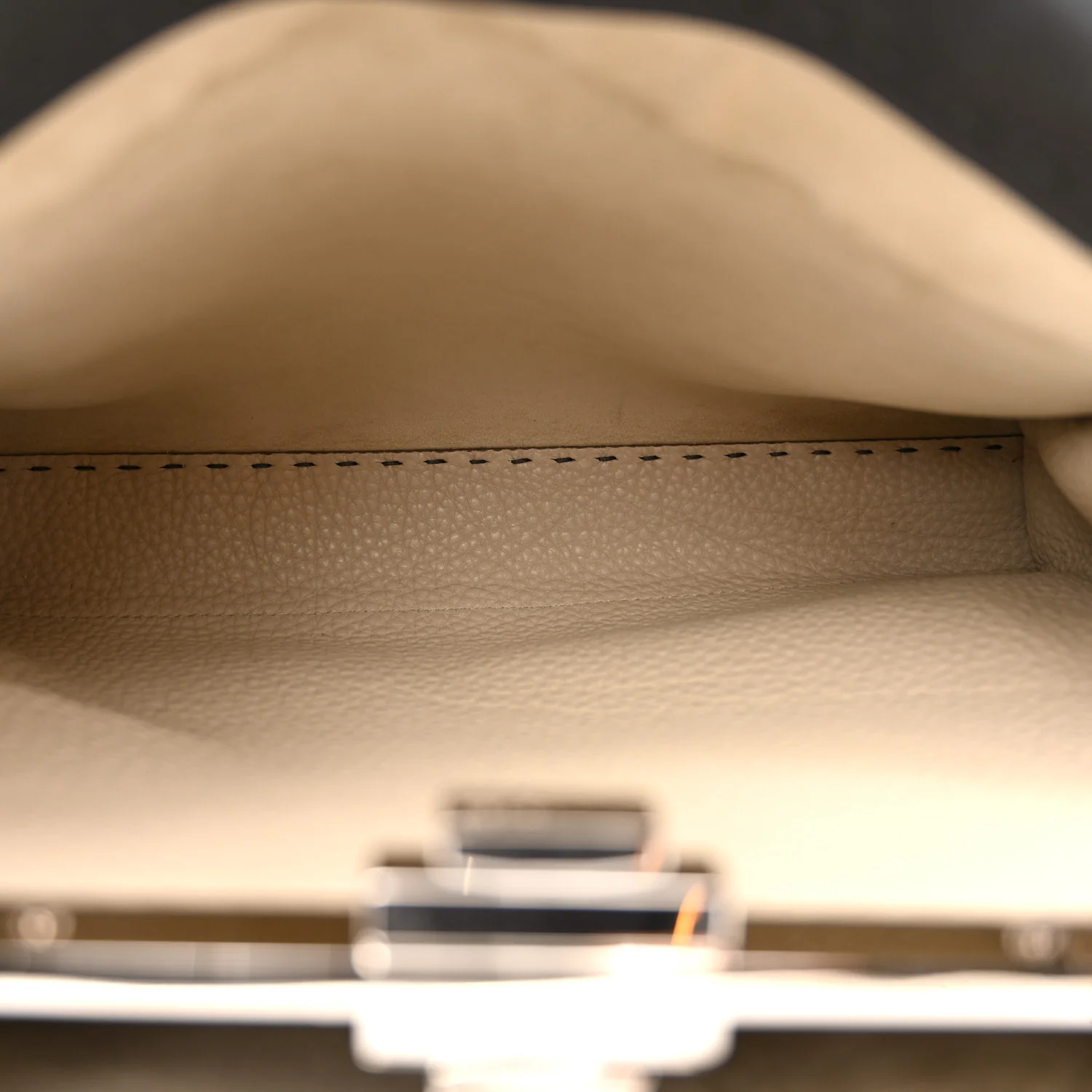 Cuoio Romano Selleria Bi-Color Medium Peekaboo Iconic Satchel Asfalto Latte - Image 5