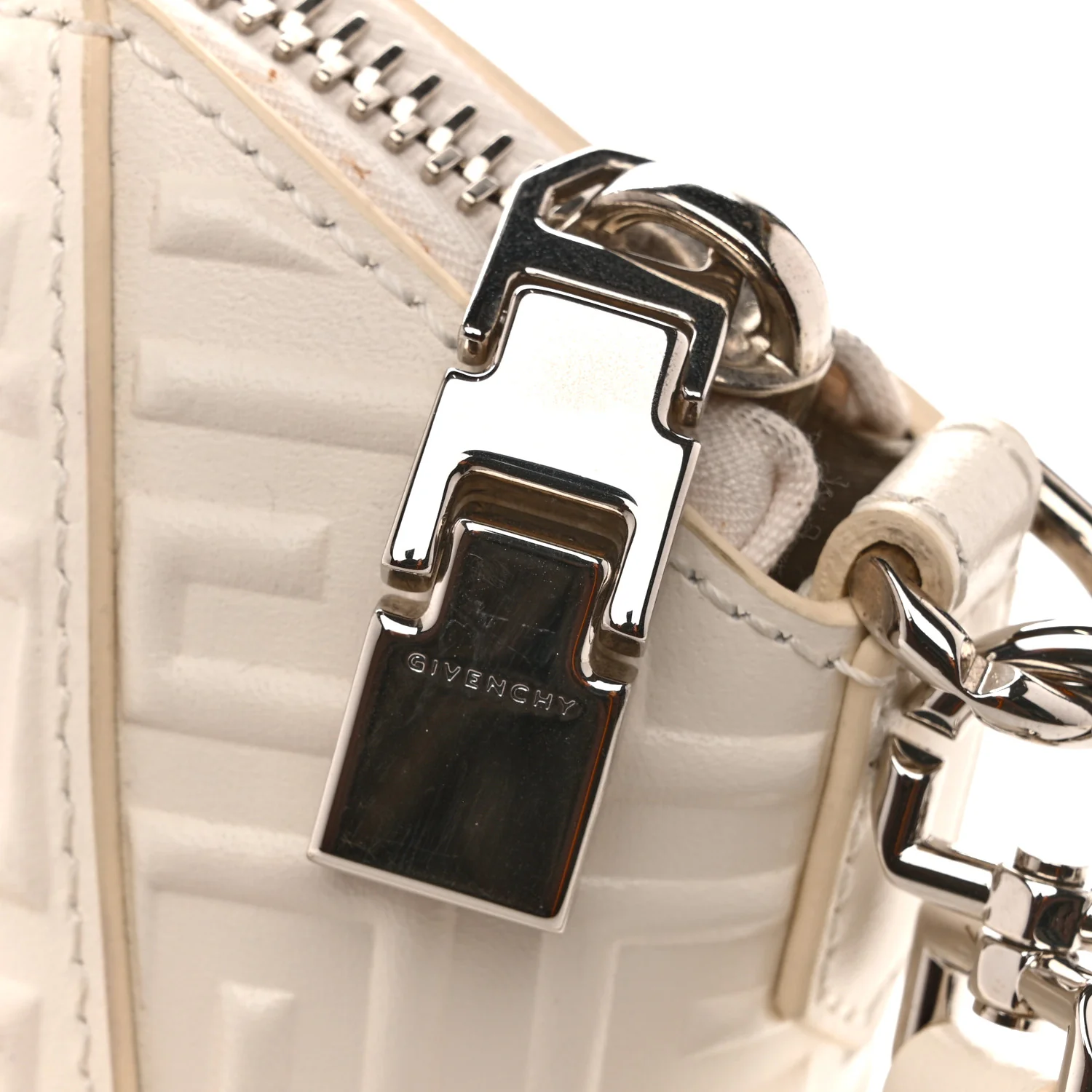 Calfskin Logo Embossed XS Antigona 4G Ivory - Image 12
