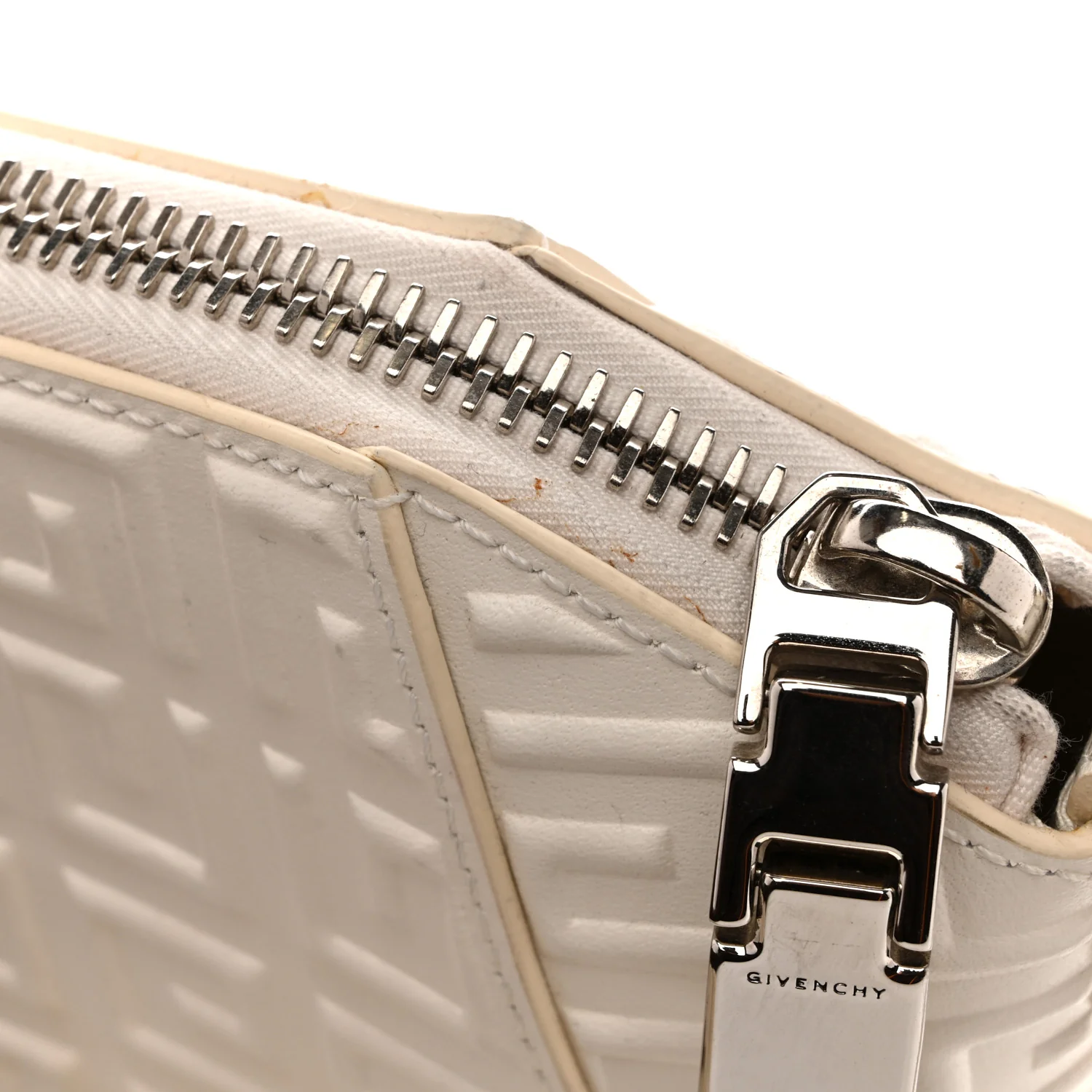 Calfskin Logo Embossed XS Antigona 4G Ivory - Image 13