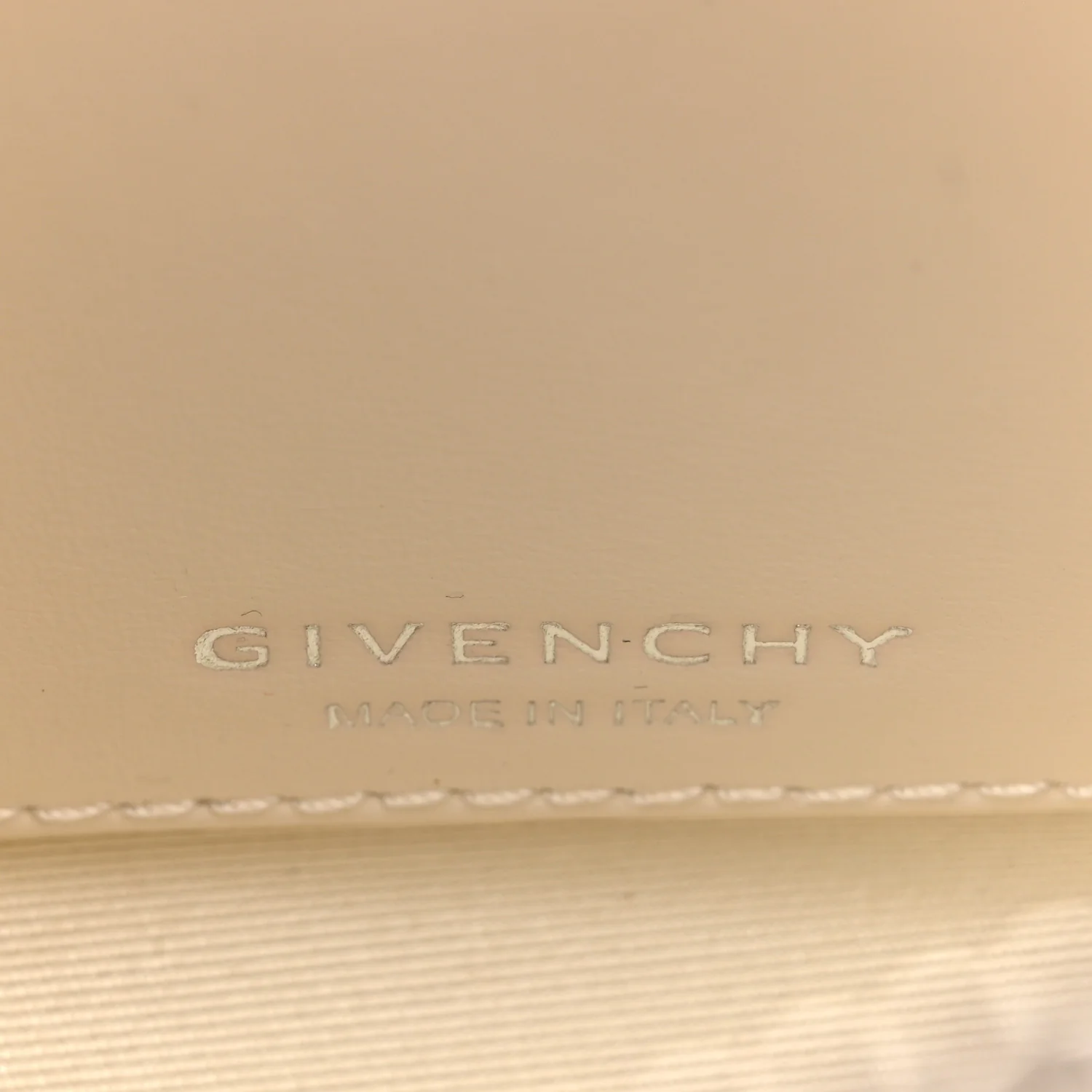 Calfskin Logo Embossed XS Antigona 4G Ivory - Image 6