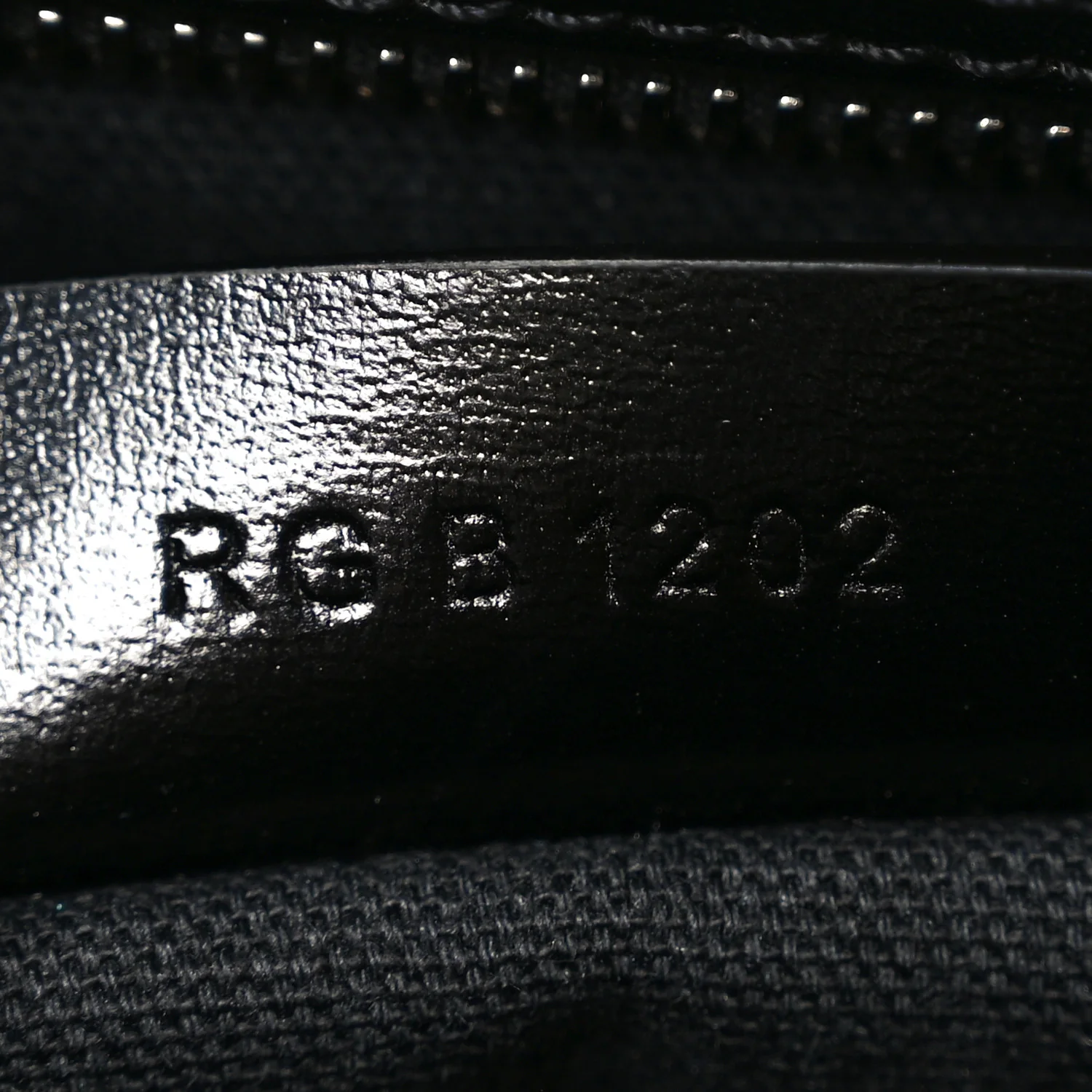 Shiny Lord Calfskin Medium Antigona Black - Image 7