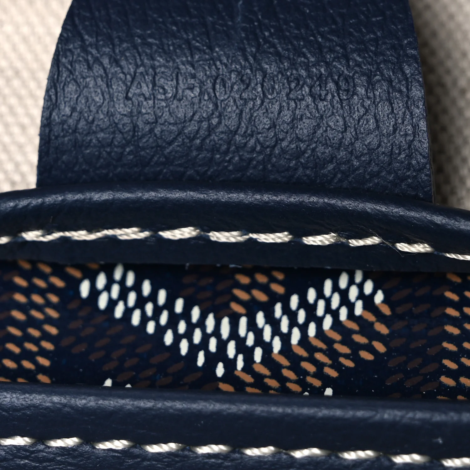 Goyardine Artois MM Navy - Image 7