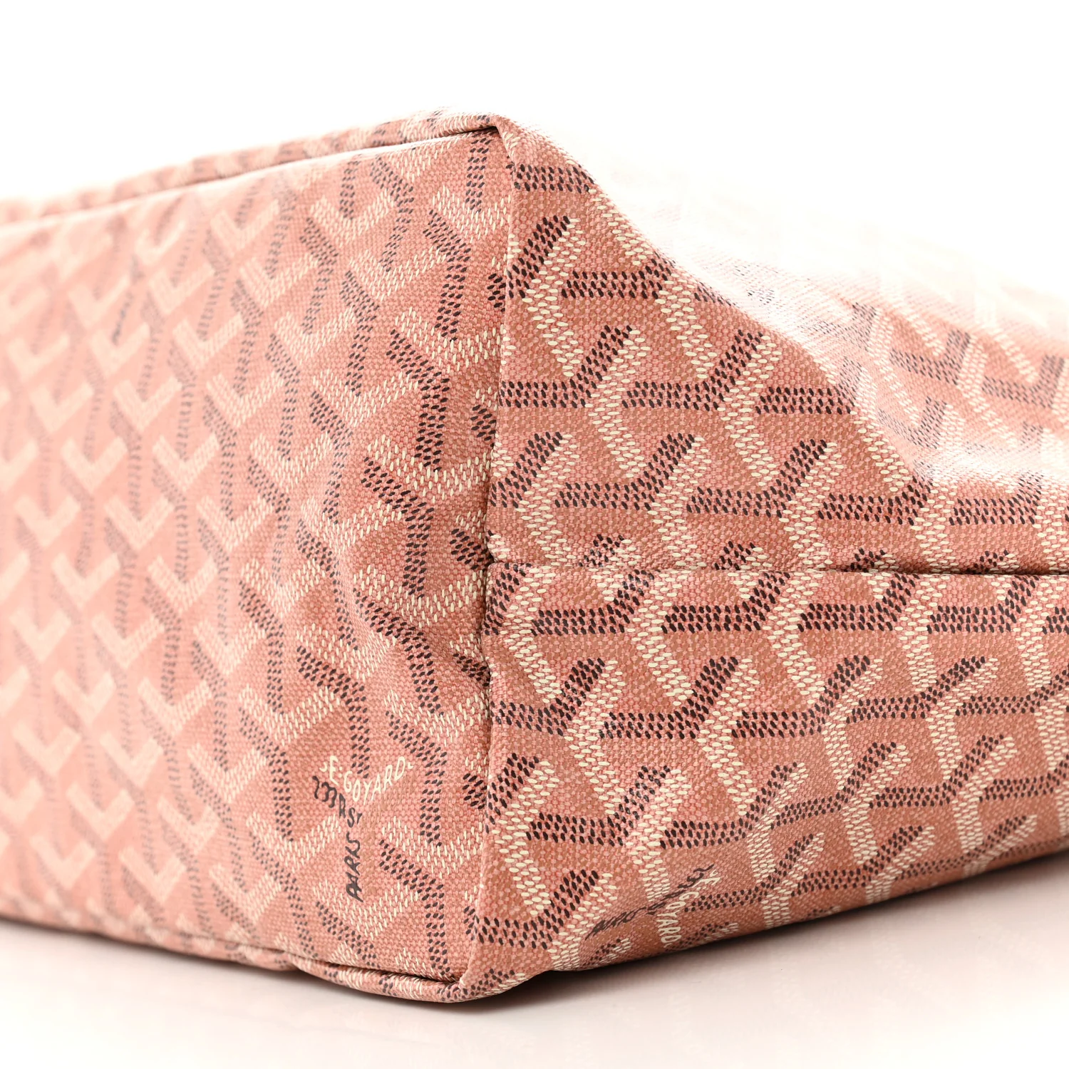 Iridescent Goyardine Saint Louis PM Pearly Coral - Image 11