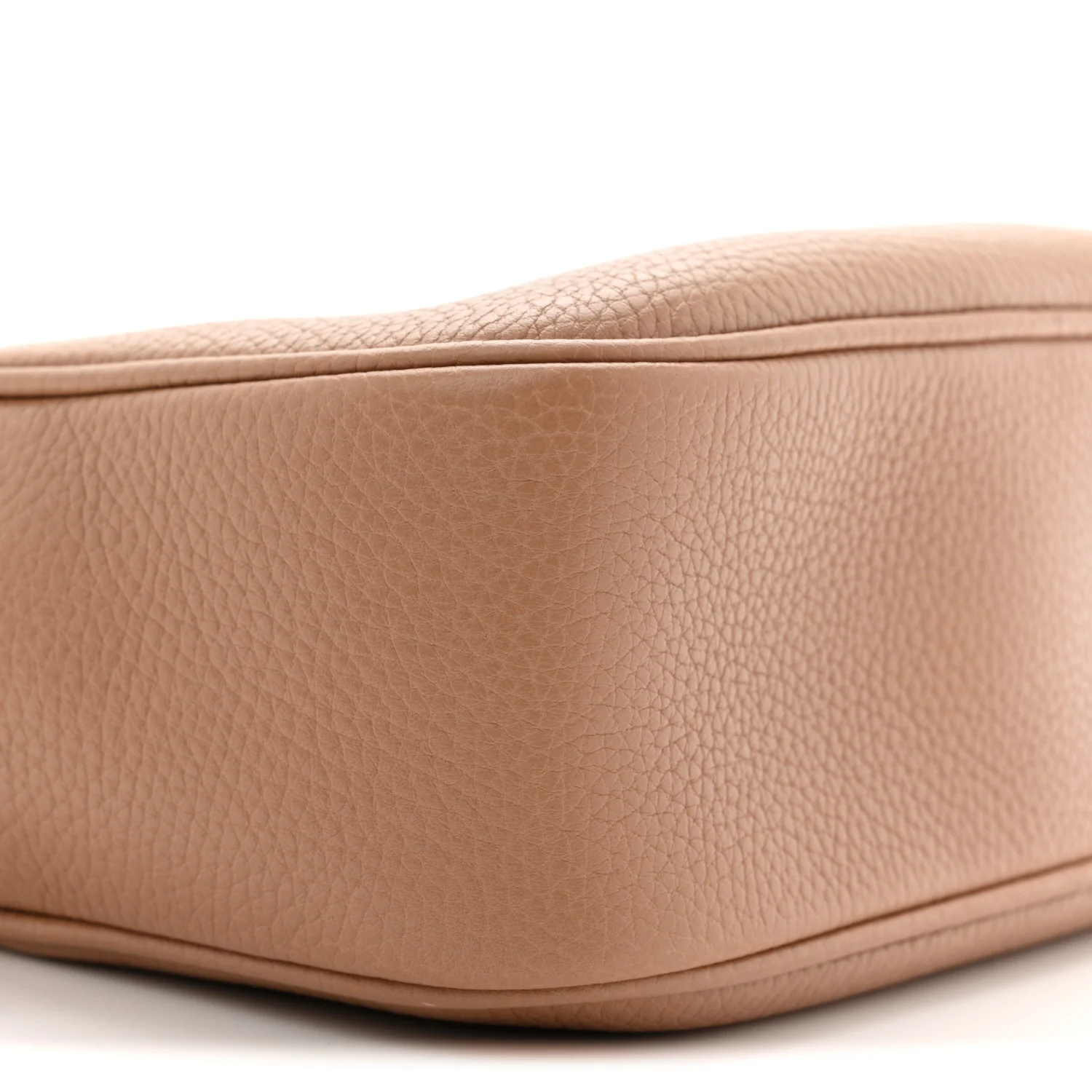 Pebbled Calfskin Small Soho Disco Bag Camelia - Image 9