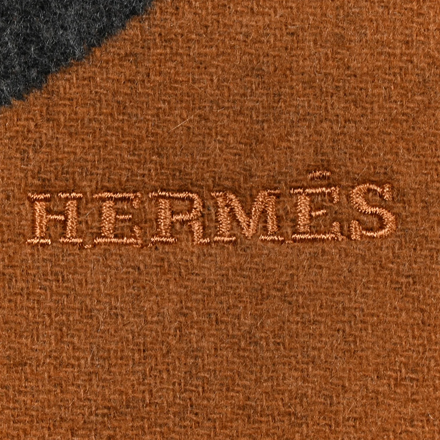 Cashmere Maillons TGM Scarf Camel Flanelle - Image 3
