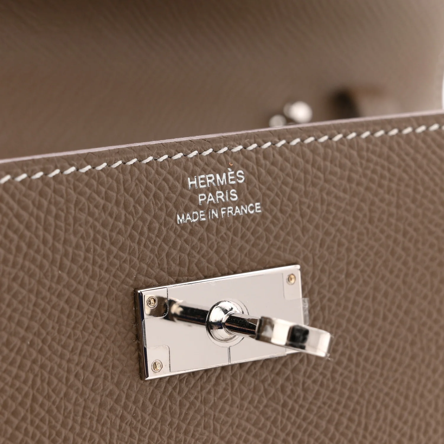 Epsom Kelly Wallet To Go Etoupe - Image 6