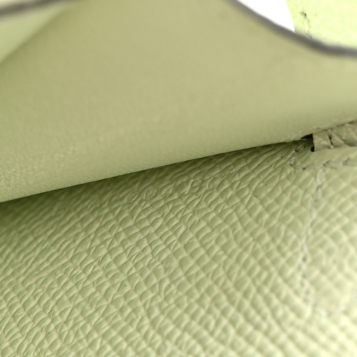 Epsom Kelly Wallet To Go Vert Fizz - Image 7