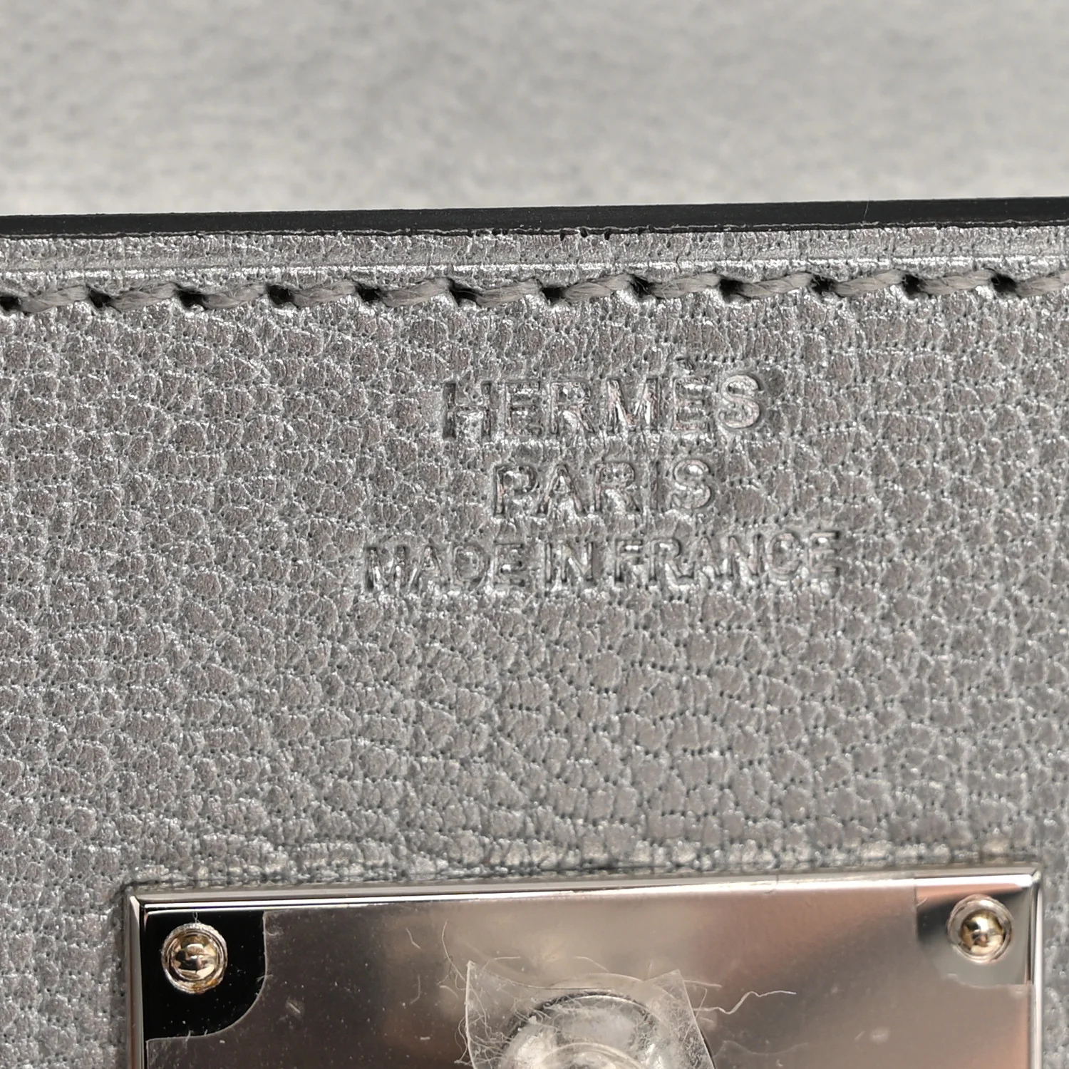 Metallic Chevre Chamkilight Kelly Wallet To Go Argent - Image 6