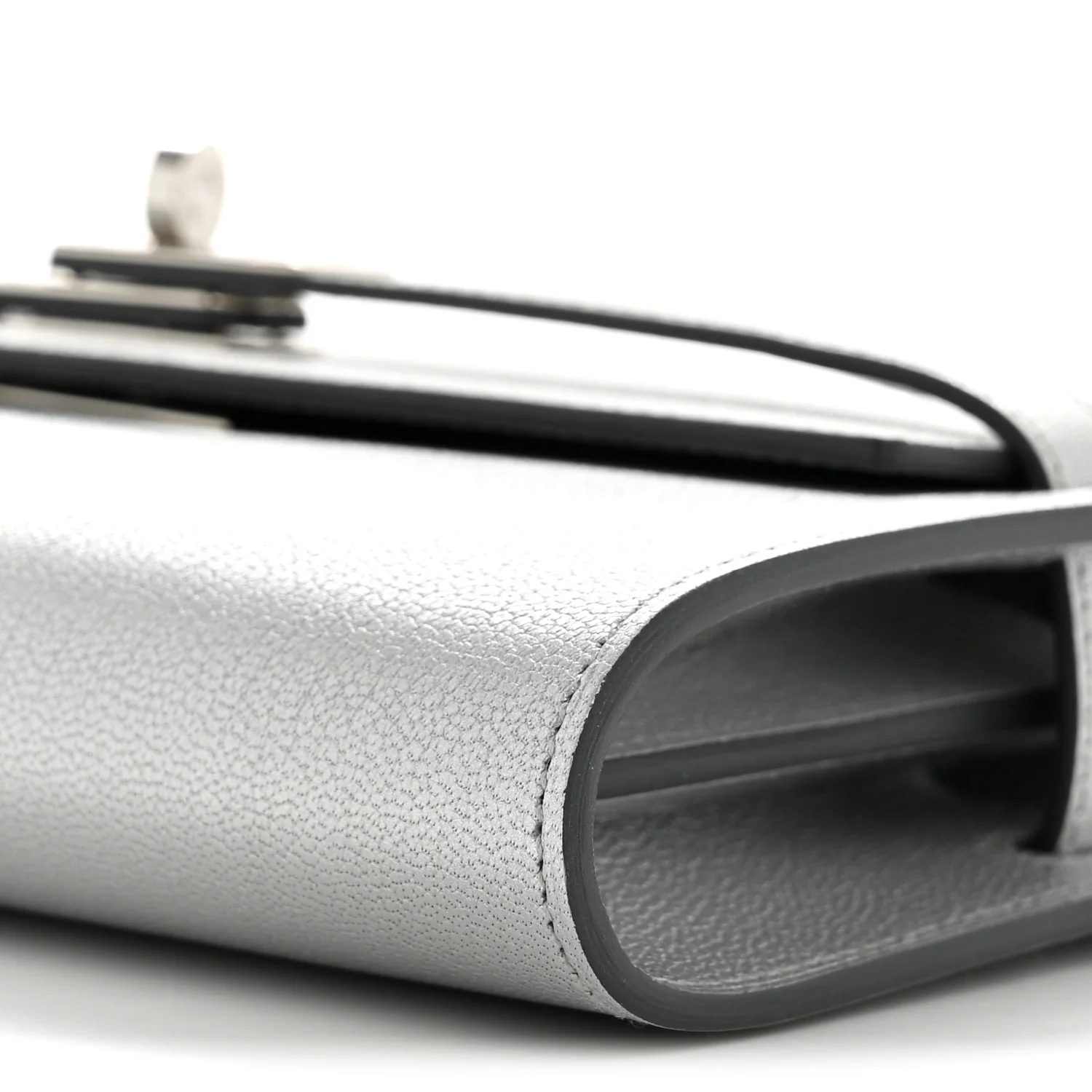 Metallic Chevre Chamkilight Kelly Wallet To Go Argent - Image 9