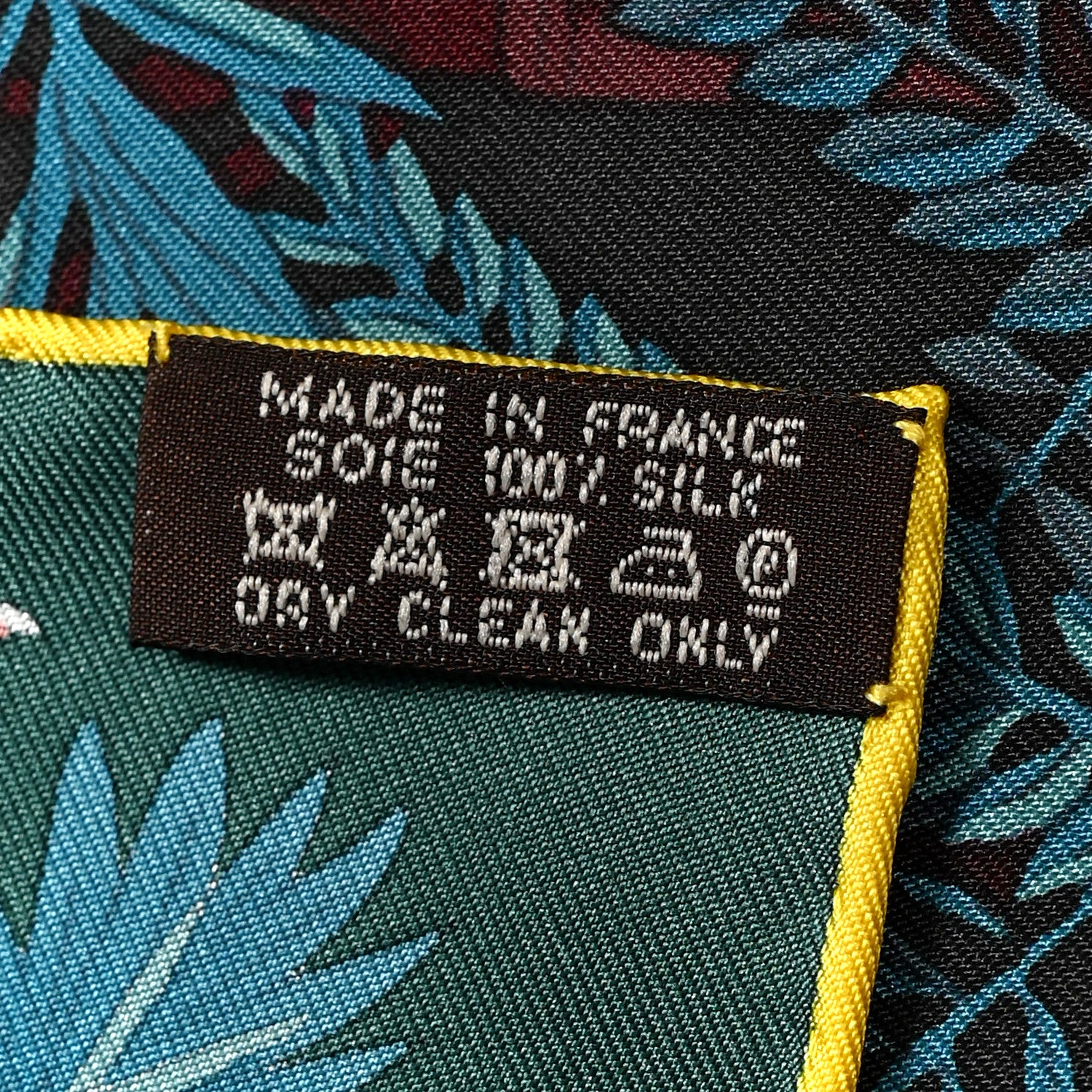 Silk Jardin A Sintra Scarf 90 - Image 3