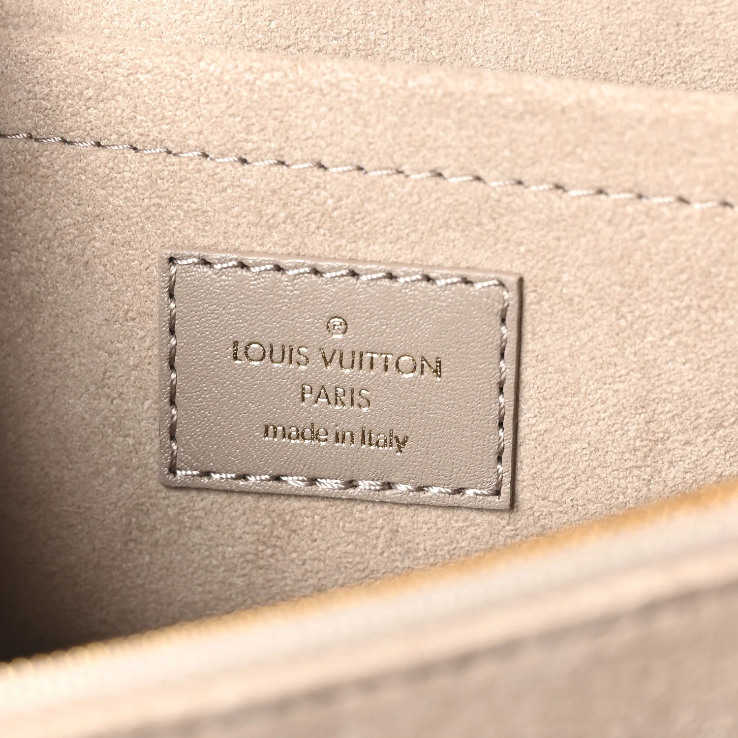 Calfskin LV New Wave Chain Bag GM Arizona - Image 6