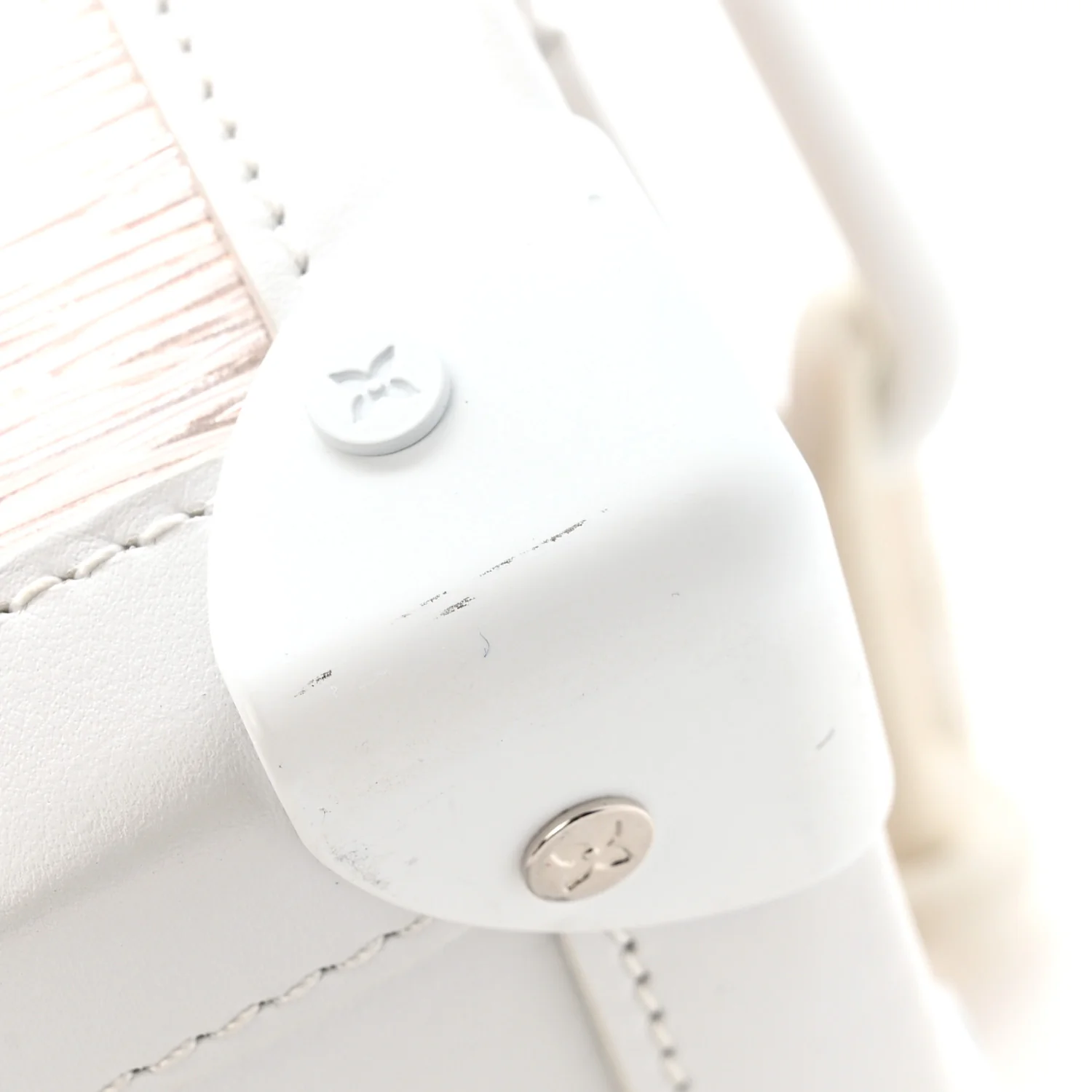 Calfskin PVC Epi Plage Soft Trunk Optic White - Image 10