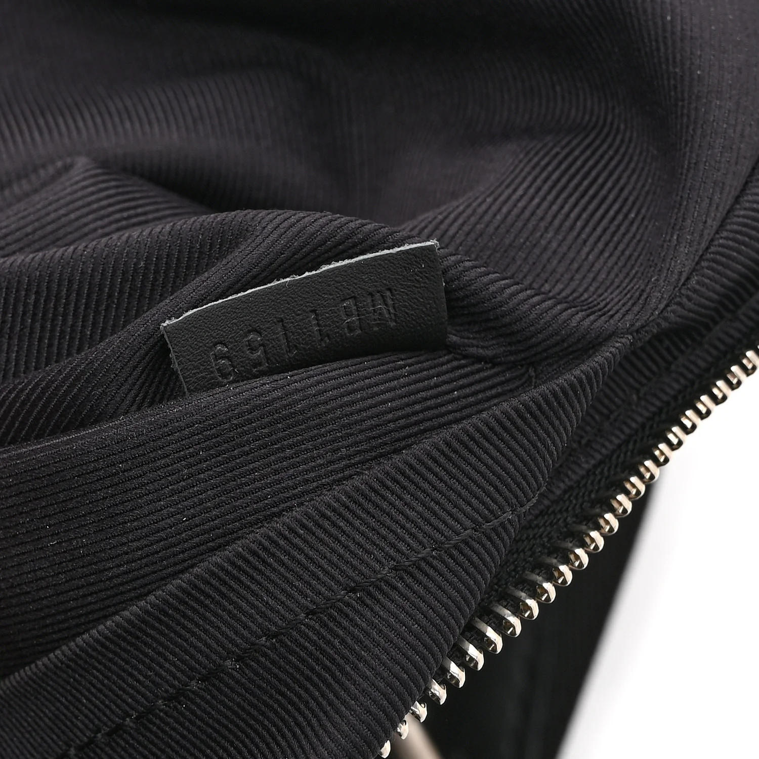 Damier Graphite Avenue Sling Bag Onyx Silver - Image 7
