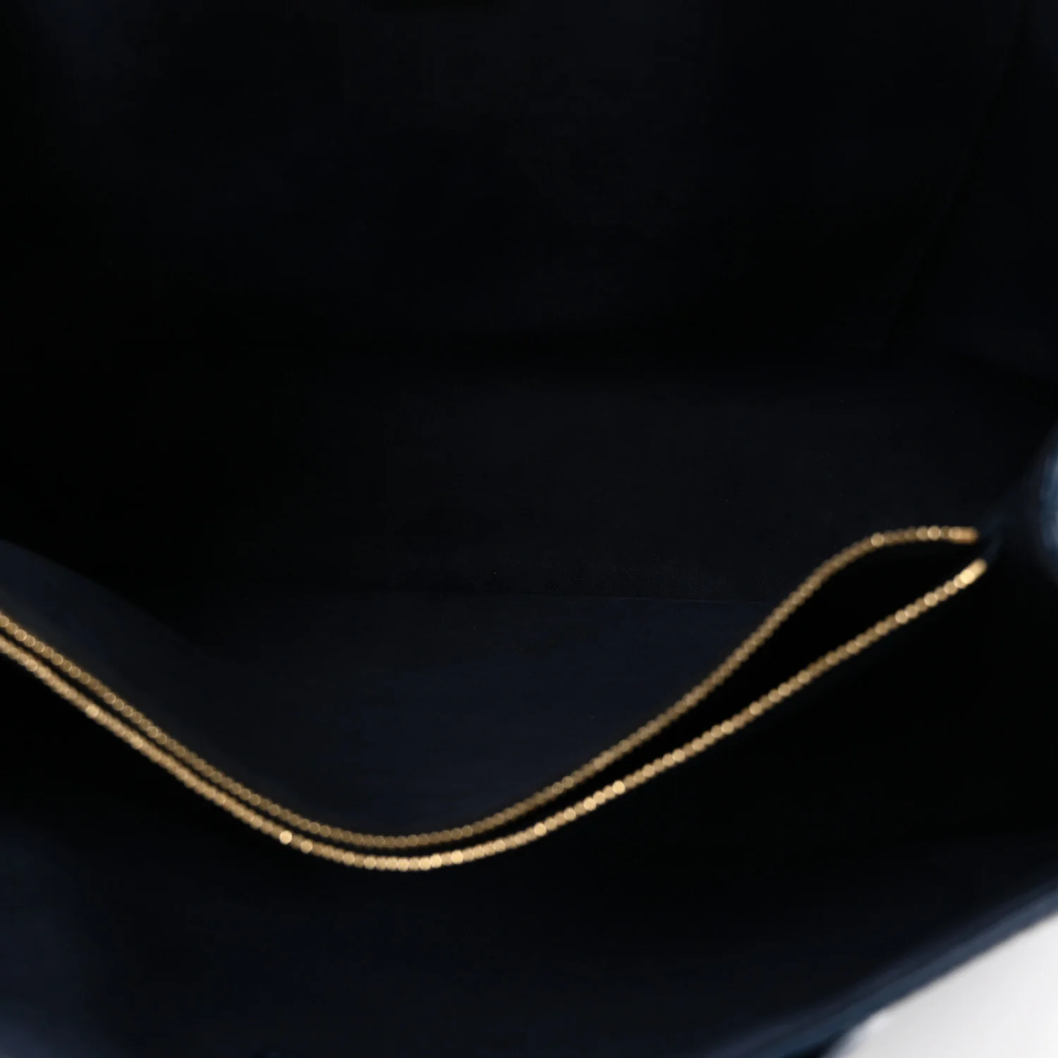 Grained Calfskin Lockme Shopper Navy - Image 5