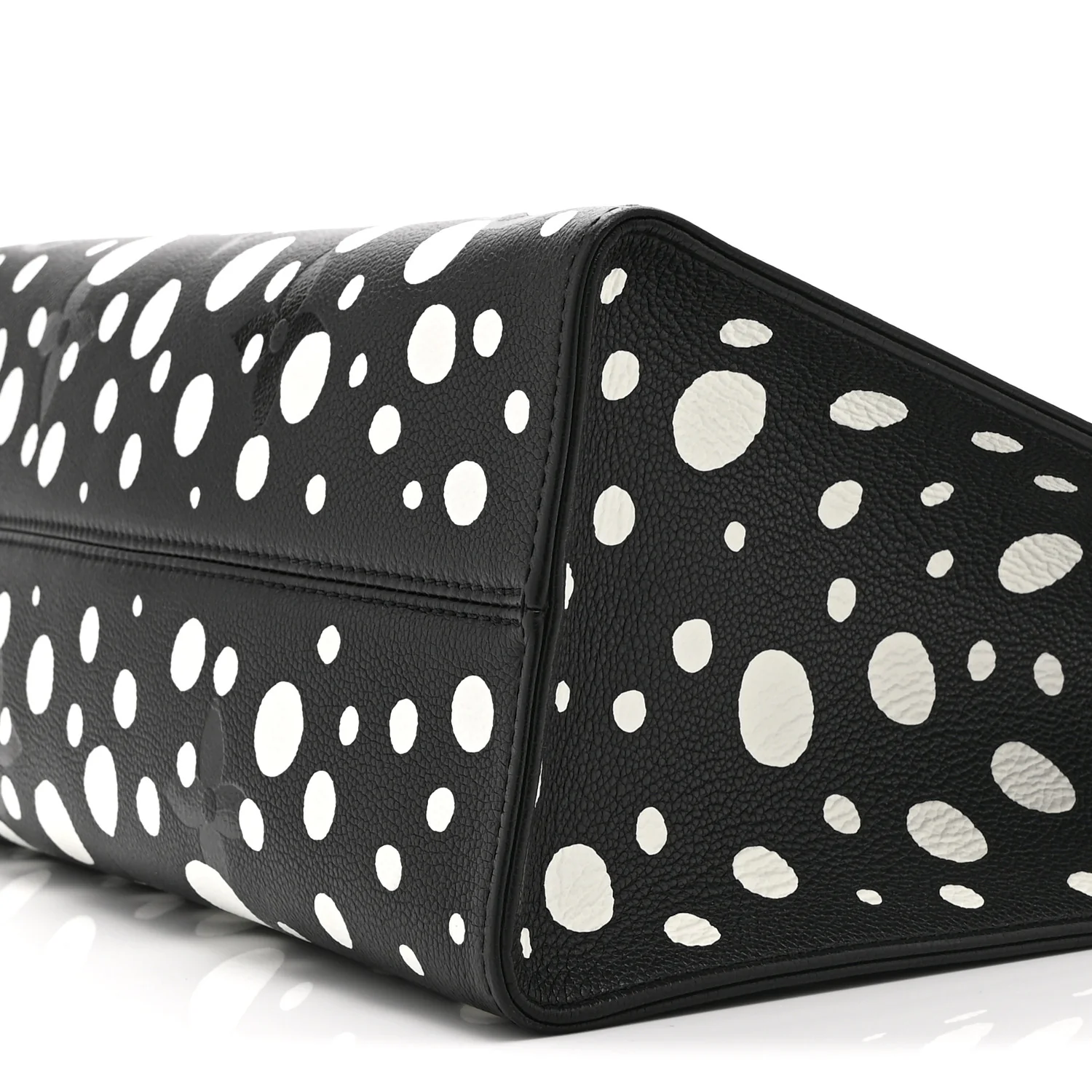 LV X YK Empreinte Monogram Giant Onthego MM Black - Image 10