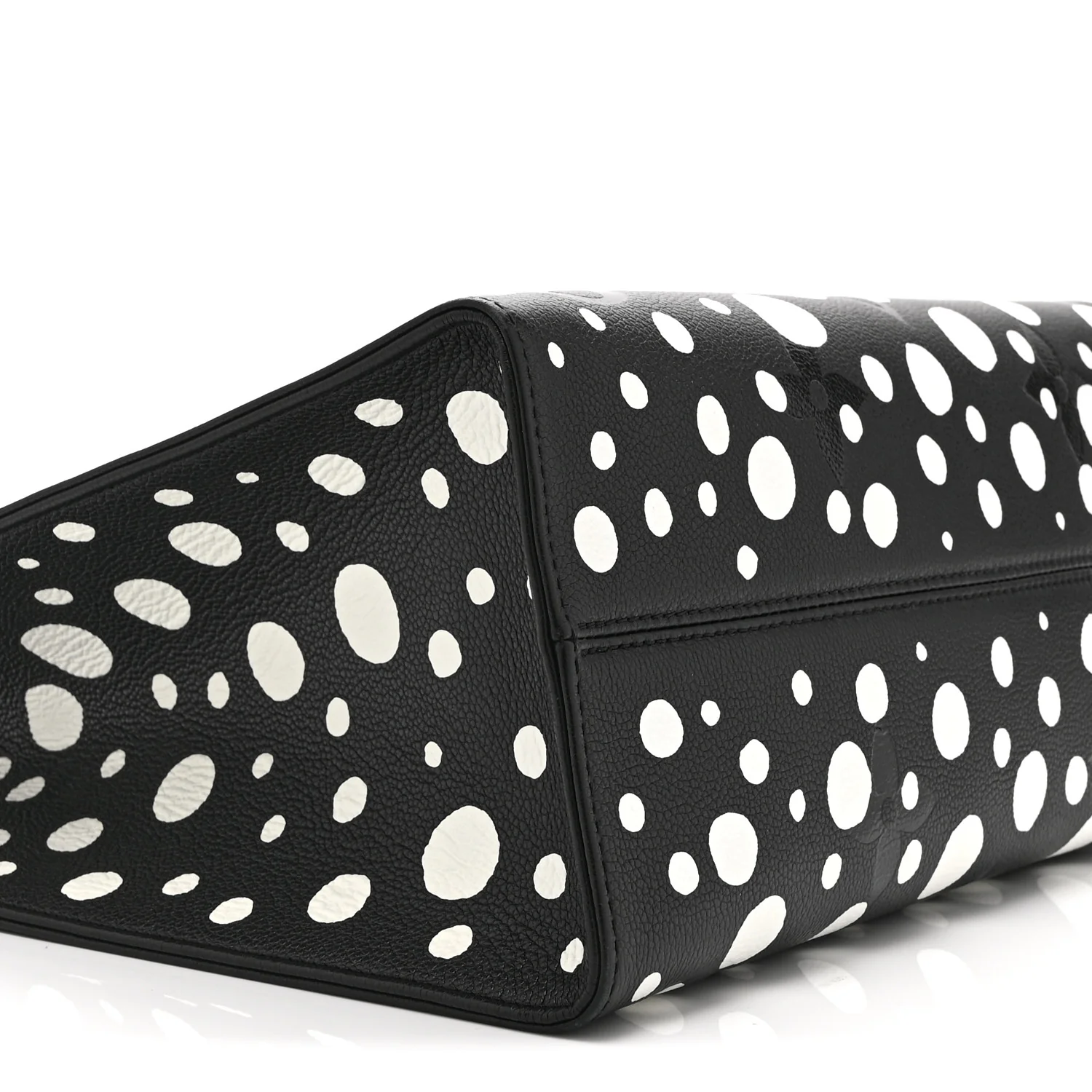 LV X YK Empreinte Monogram Giant Onthego MM Black - Image 9