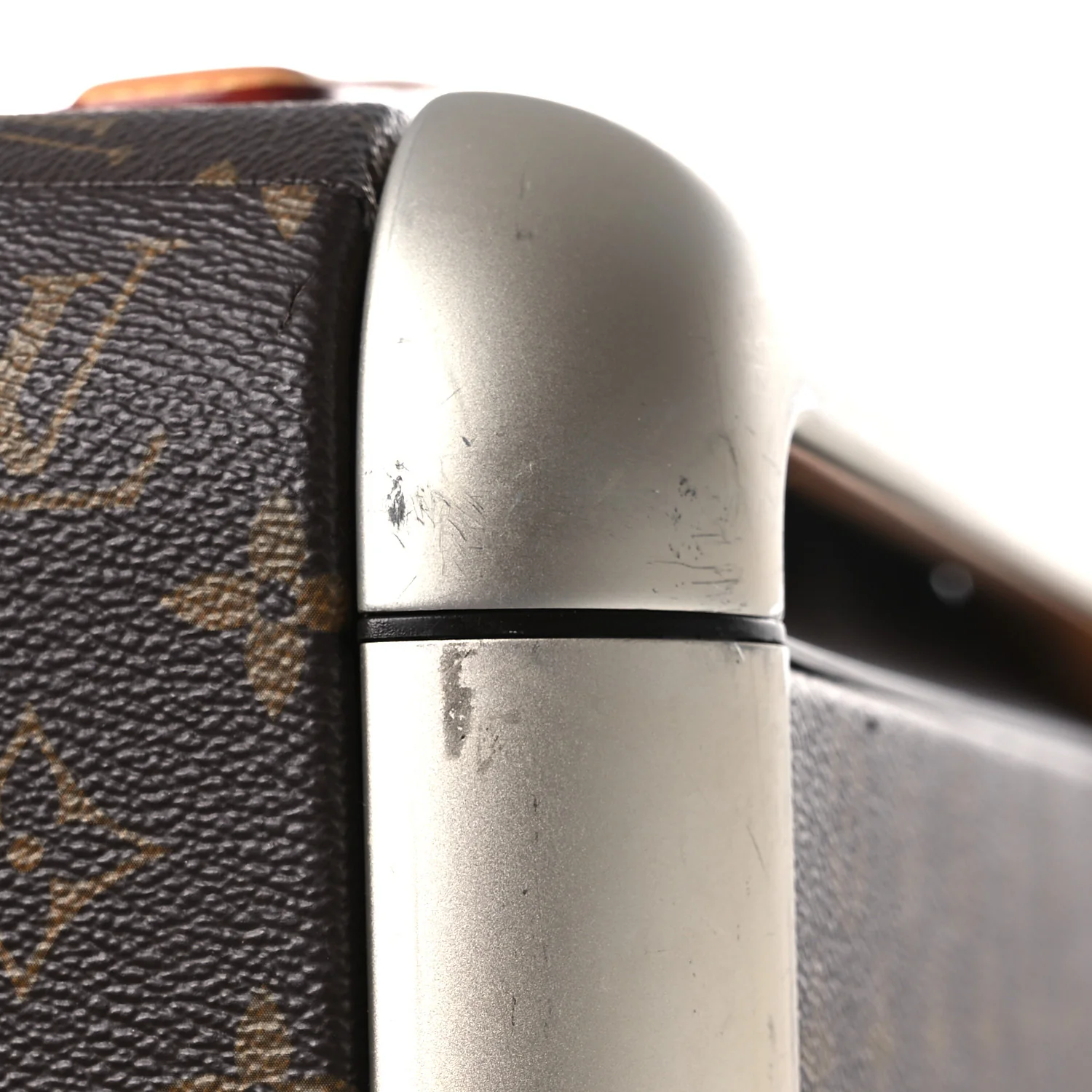 Monogram Horizon 55 - Image 12