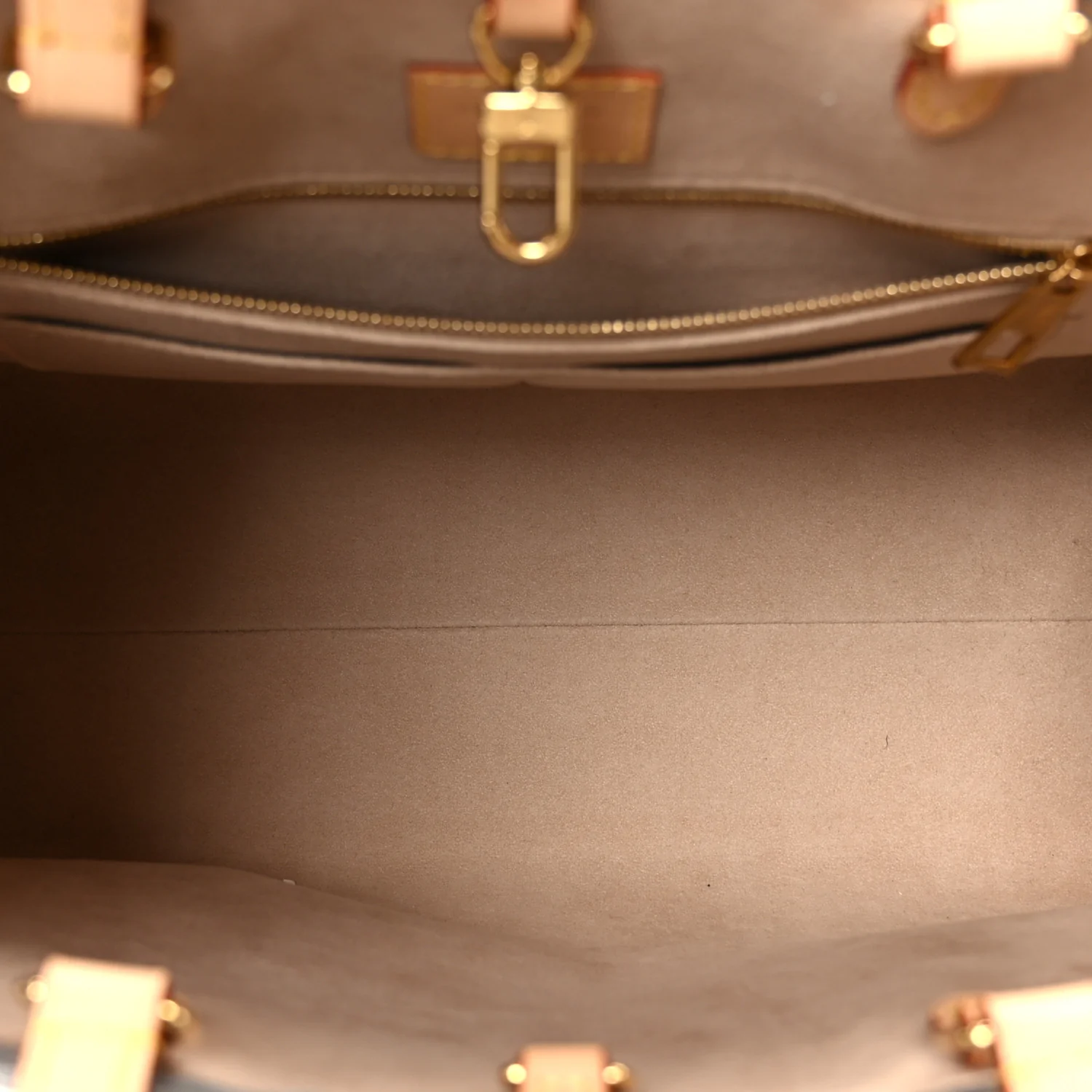 Monogram Onthego MM Trianon Gray - Image 5