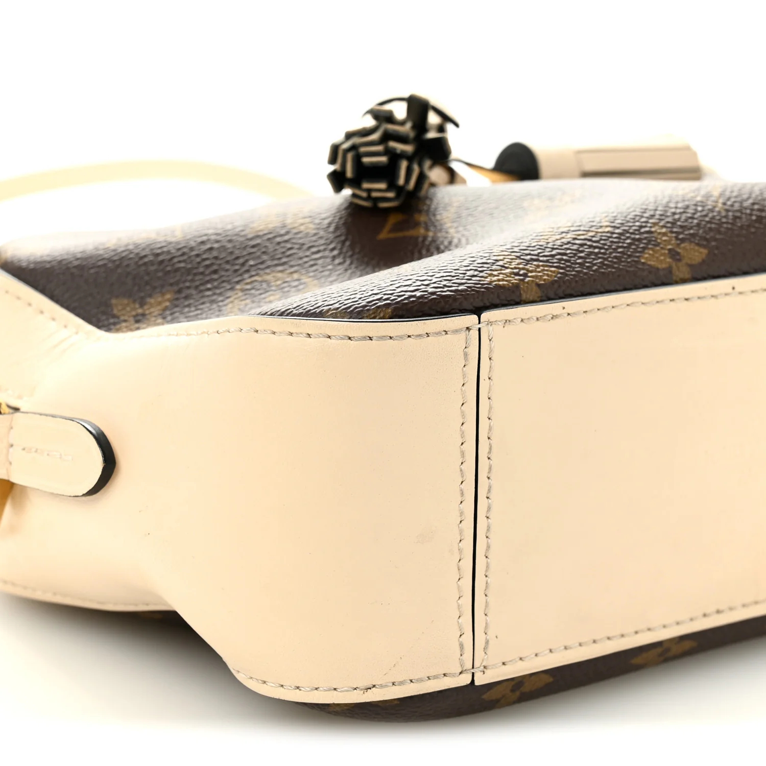 Monogram Saintonge Creme - Image 9