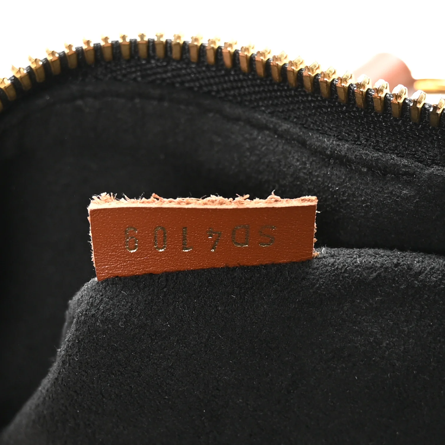 Monogram V Tote MM Black - Image 7