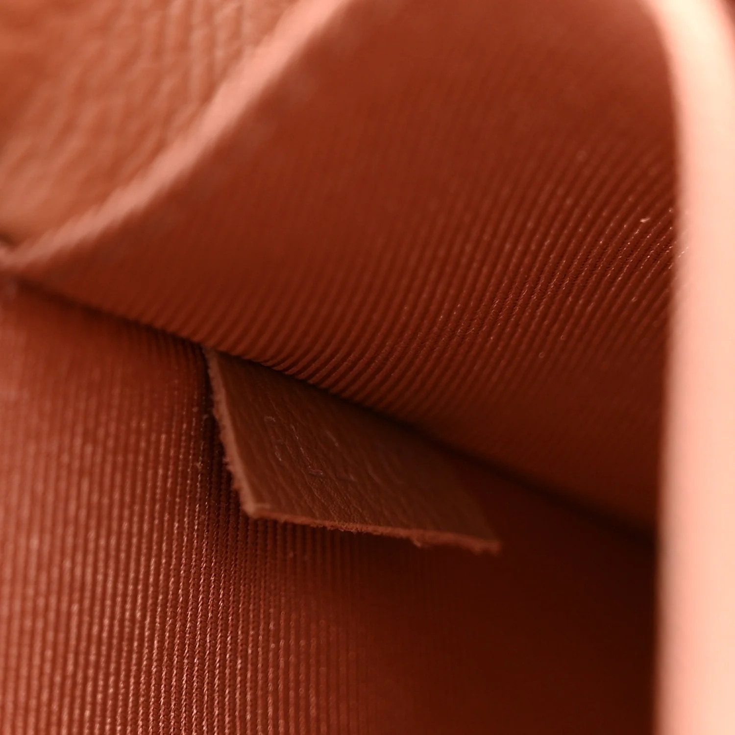 Soft Calfskin Lockme II Top Handle Rose Bruyere - Image 7