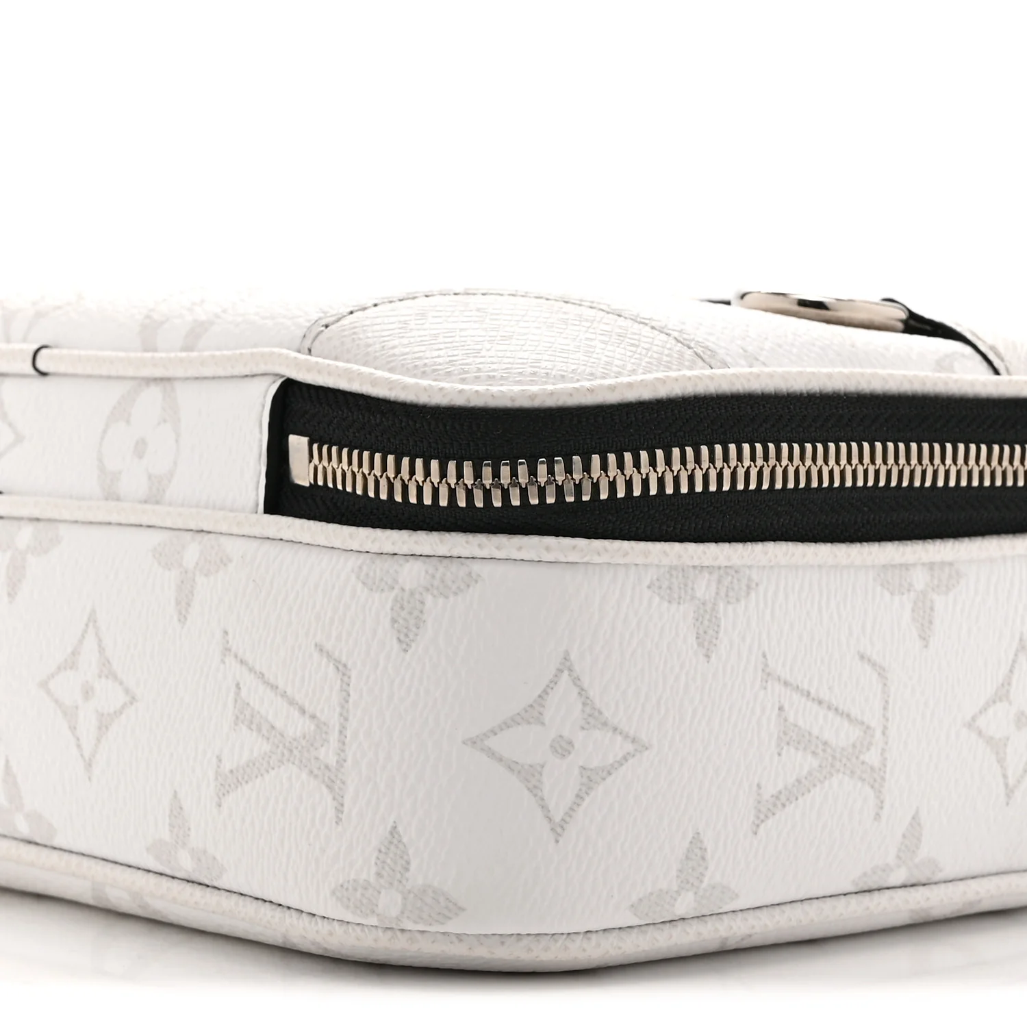 Taiga Monogram Alpha Messenger Optic White - Image 10