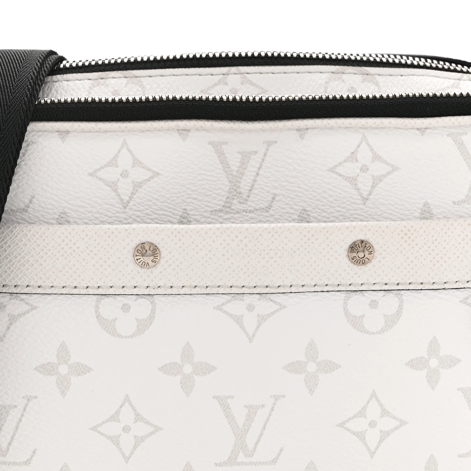 Taiga Monogram Alpha Messenger Optic White - Image 8