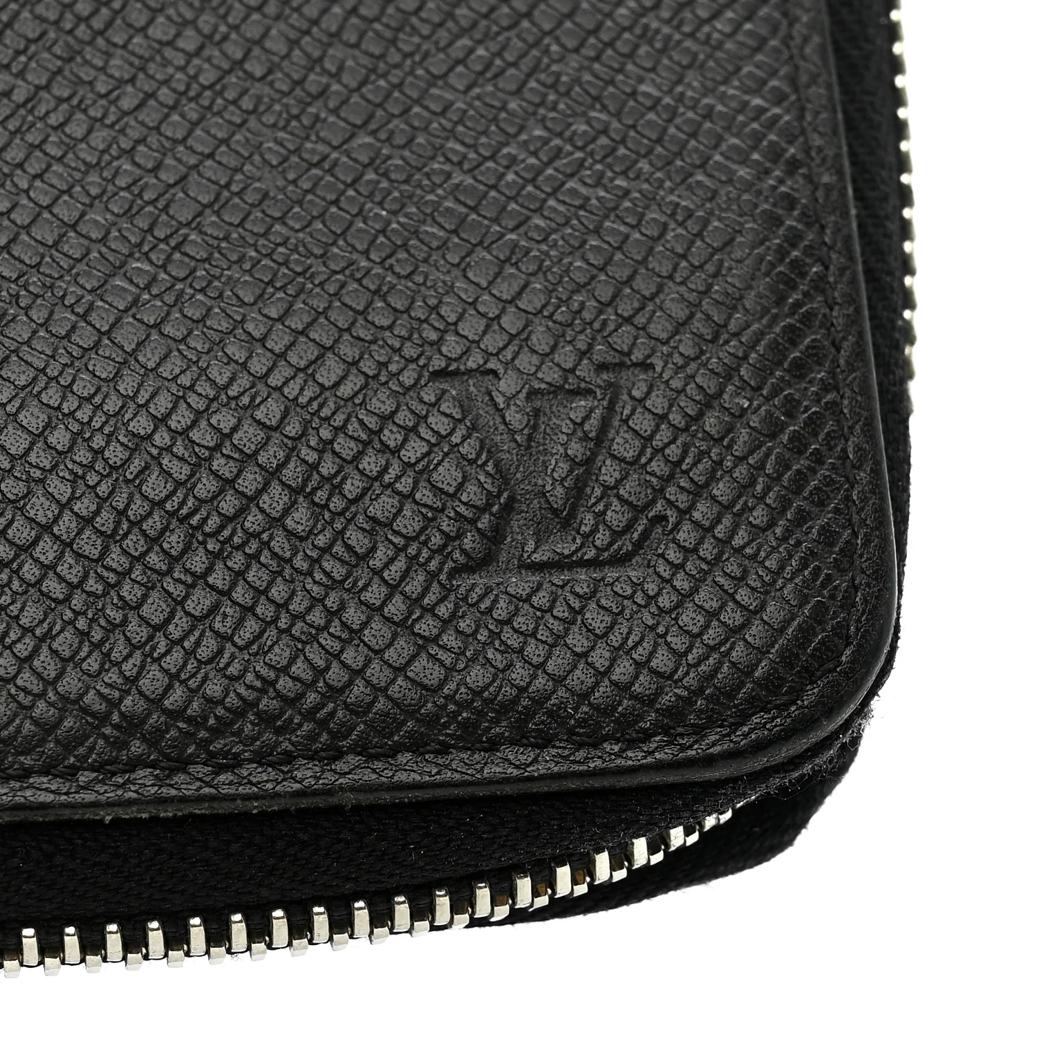 Taiga Vertical Zippy Wallet Black - Image 6