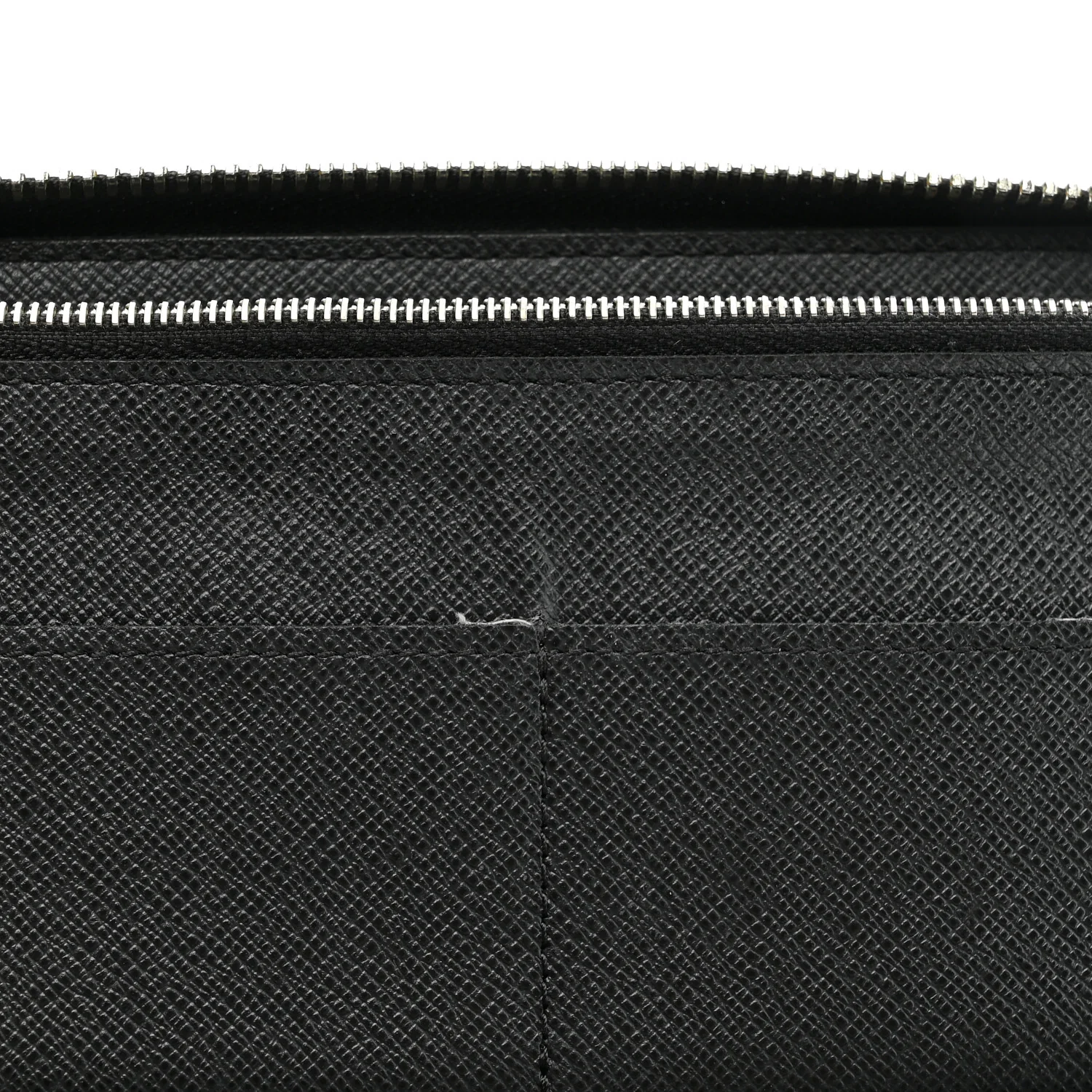 Taiga Vertical Zippy Wallet Black - Image 9