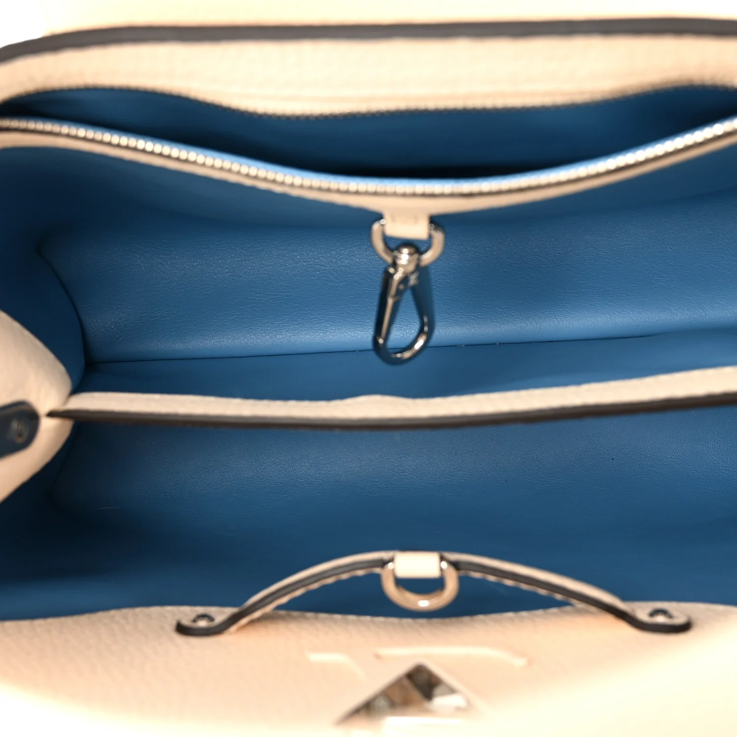 Taurillon Capucines MM Gradient Blue - Image 5